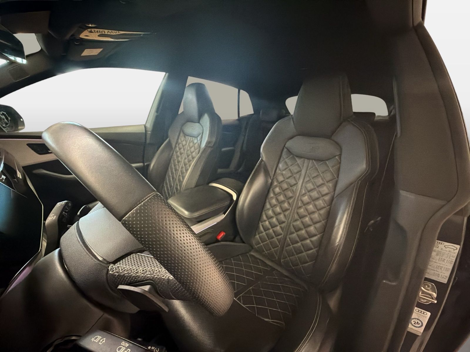 Fahrzeugabbildung Audi Q8 60 TFSI e quattro 2022 Matrix B&O HUD Luft LM