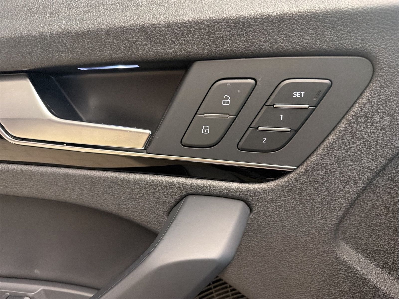 Fahrzeug autohaus mense Fahrzeugabbildung Audi Q5 50 TFSI e quattro S tronic S line Matrix|B&O