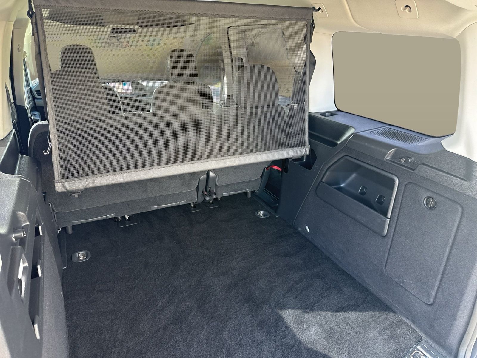 Fahrzeugabbildung Volkswagen Caddy Cargo Maxi 2.0 l TDI EU6 75 kW 6-Gang-Scha - mit KI generiert/bearbeitet