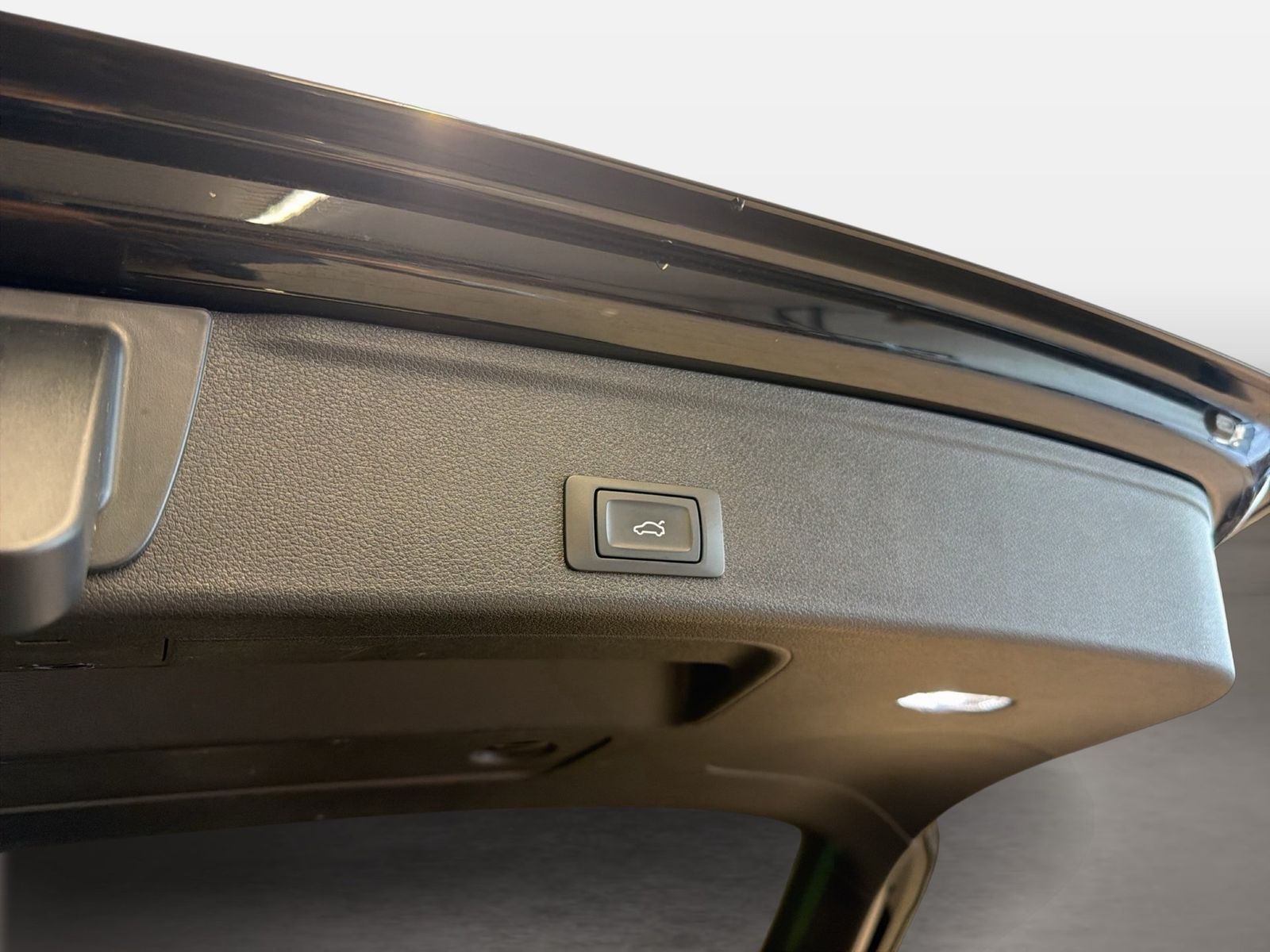 Fahrzeugabbildung Audi A4 Avant 35 TDI 2023 (Facelift) AHK LED Navi PDC