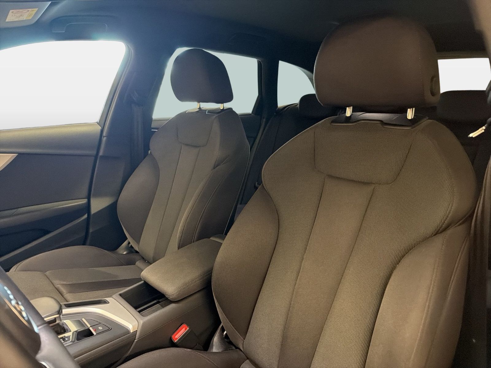 Fahrzeugabbildung Audi A4 Avant 35 TDI 2023 (Facelift) AHK LED Navi PDC