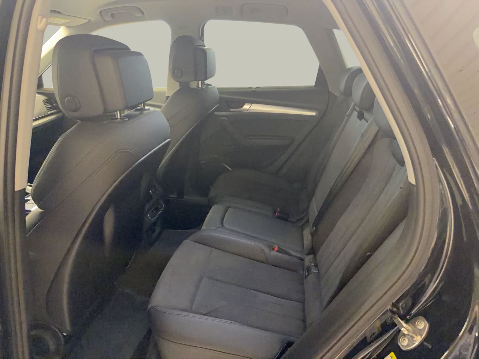 Fahrzeugabbildung Audi Q5 40 TDI quattro advanced 2024 (Facelift) AHK