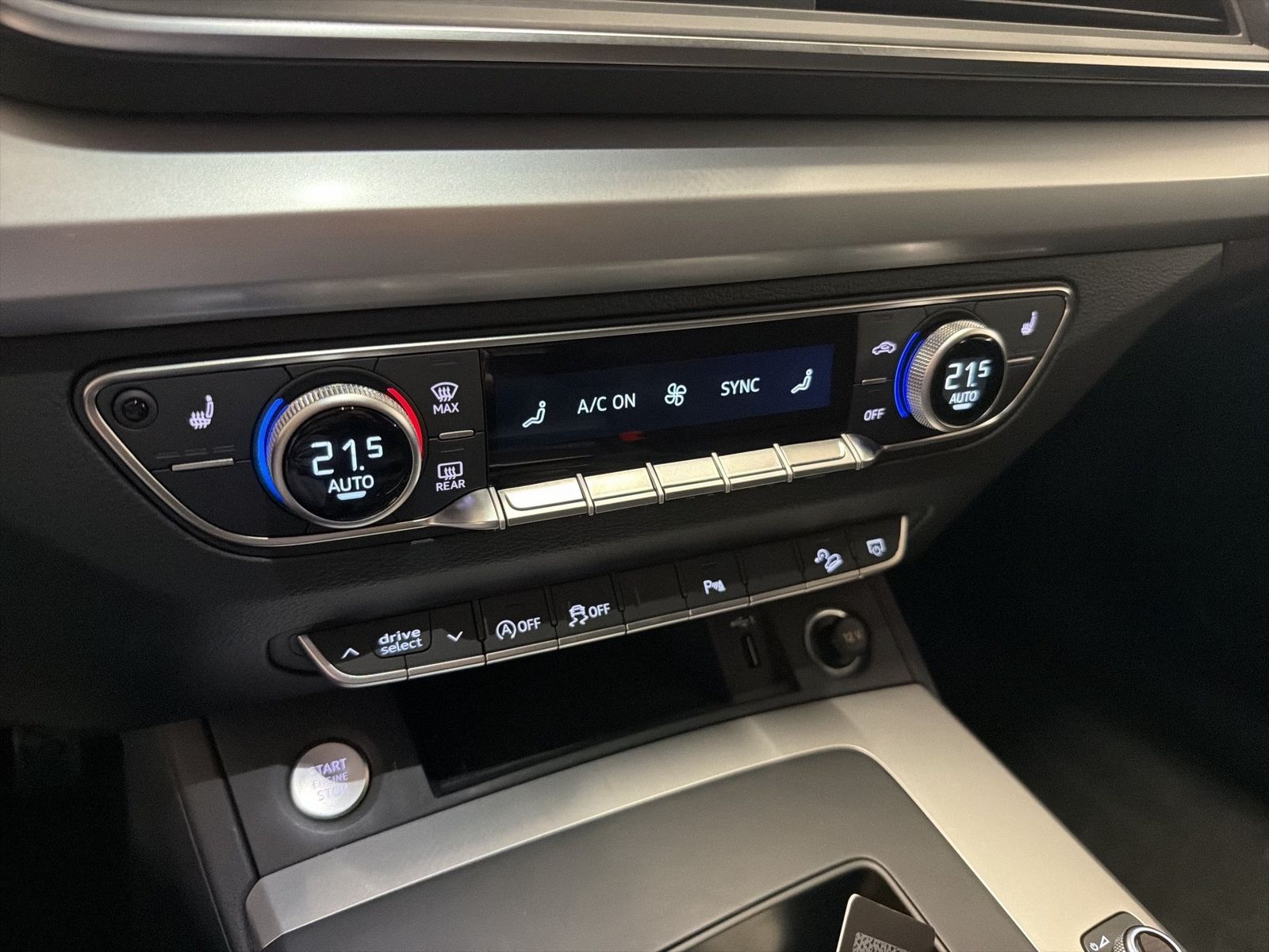Fahrzeugabbildung Audi Q5 40 TDI quattro advanced 2024 (Facelift) AHK