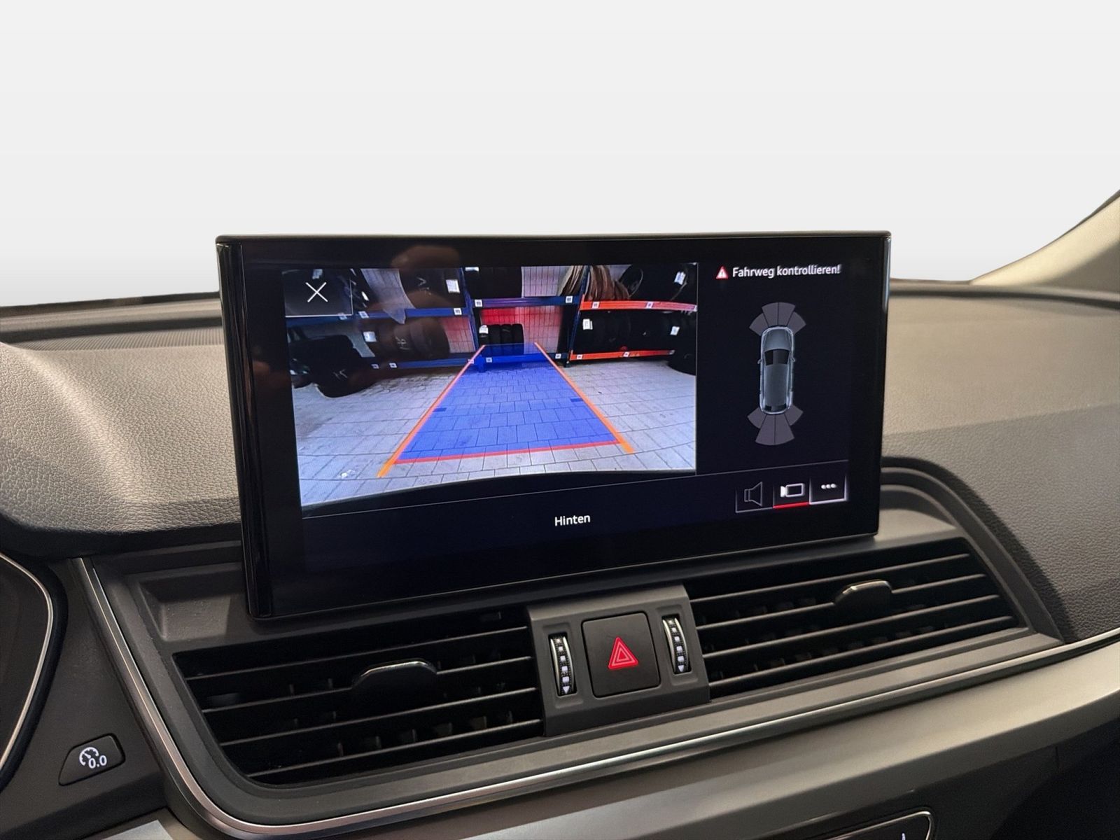Fahrzeugabbildung Audi Q5 40 TDI quattro advanced 2024 (Facelift) AHK
