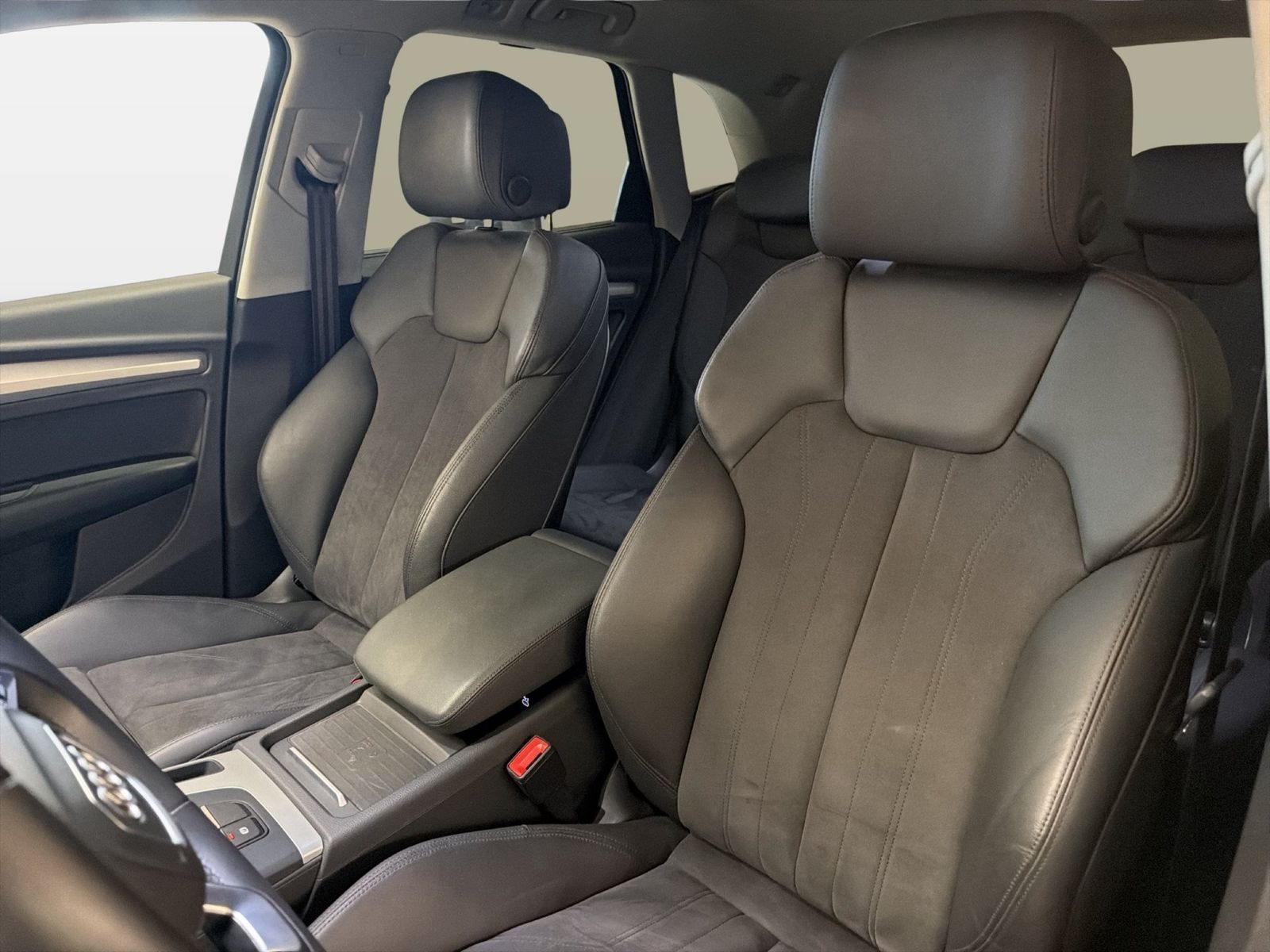 Fahrzeugabbildung Audi Q5 40 TDI quattro advanced 2024 (Facelift) AHK