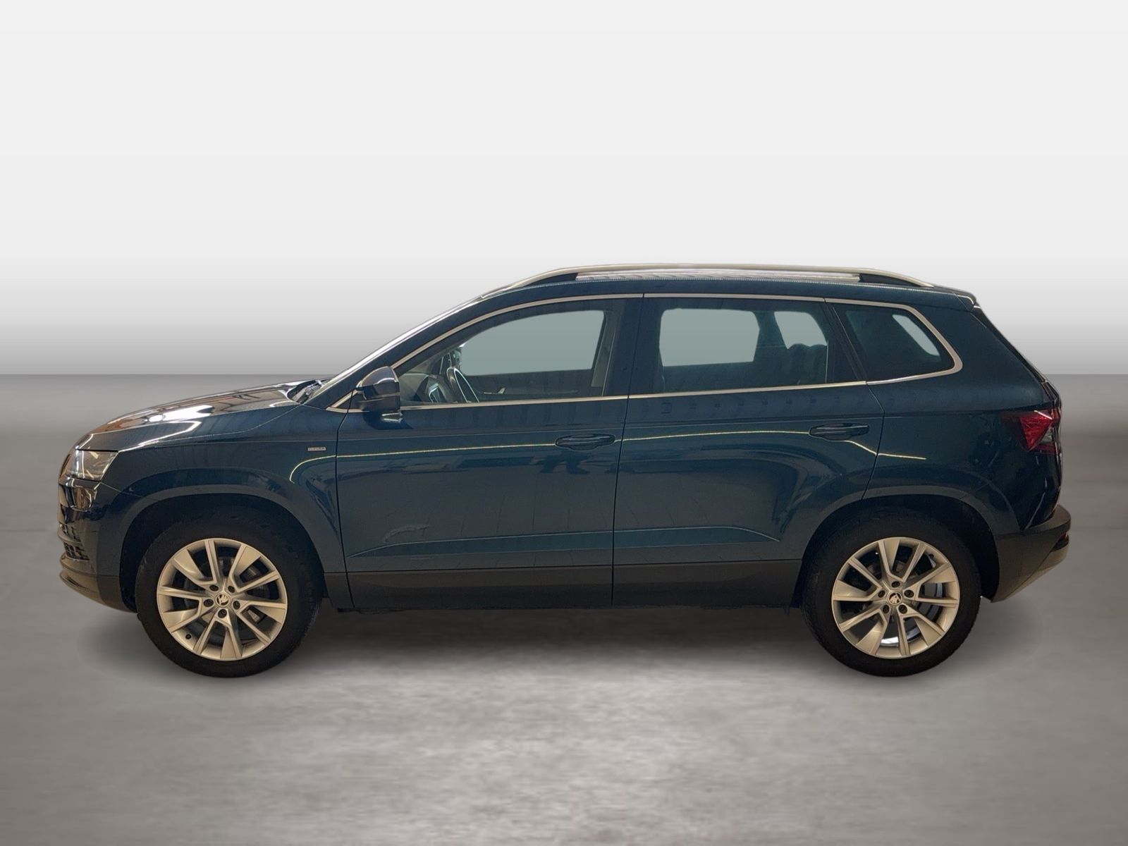 Fahrzeug autohaus mense Fahrzeugabbildung SKODA Karoq Clever 2.0l TDI 110kW 7-Gang-DSG 4x4 AHK P - mit KI generiert/bearbeitet