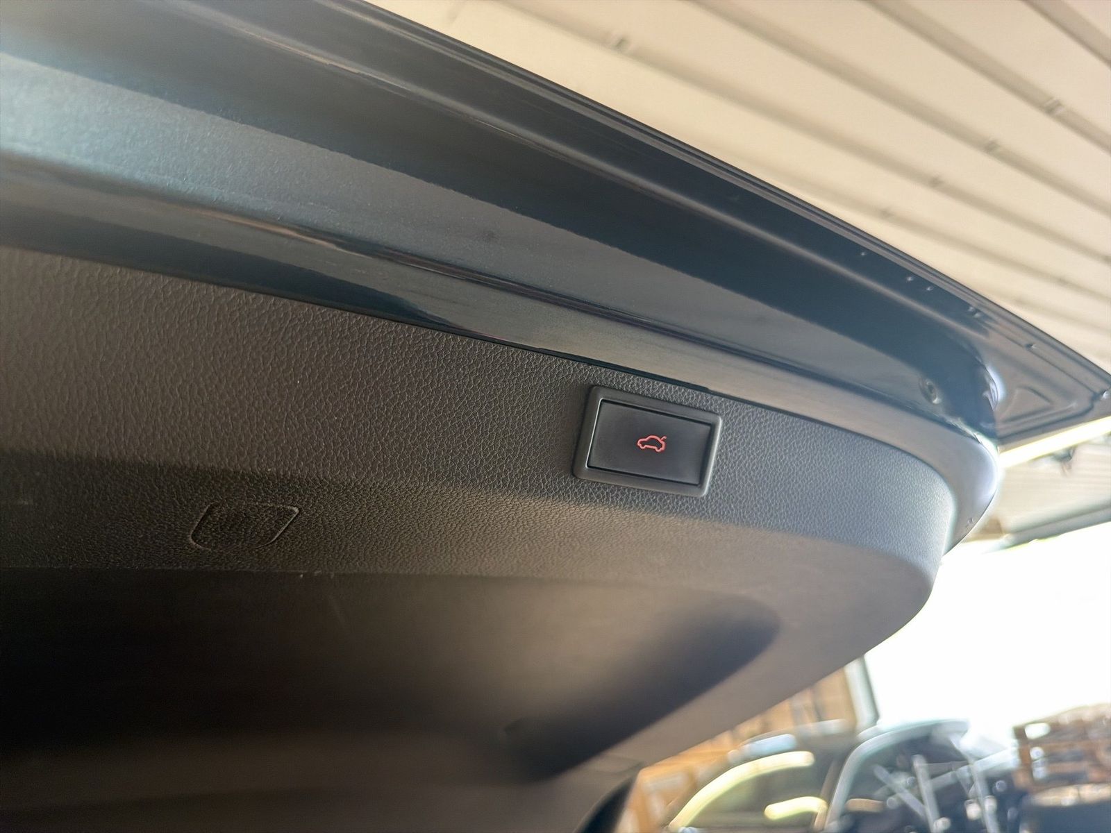 Fahrzeug autohaus mense Fahrzeugabbildung SKODA Karoq Clever 2.0l TDI 110kW 7-Gang-DSG 4x4 AHK P - mit KI generiert/bearbeitet