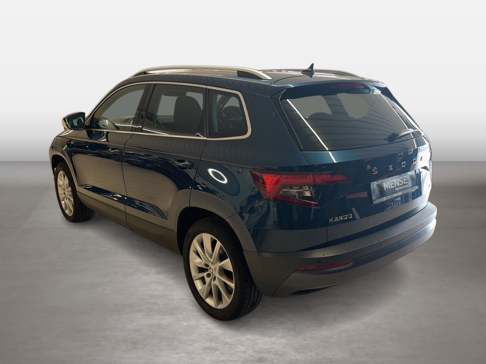 Fahrzeug autohaus mense Fahrzeugabbildung SKODA Karoq Clever 2.0l TDI 110kW 7-Gang-DSG 4x4 AHK P - mit KI generiert/bearbeitet