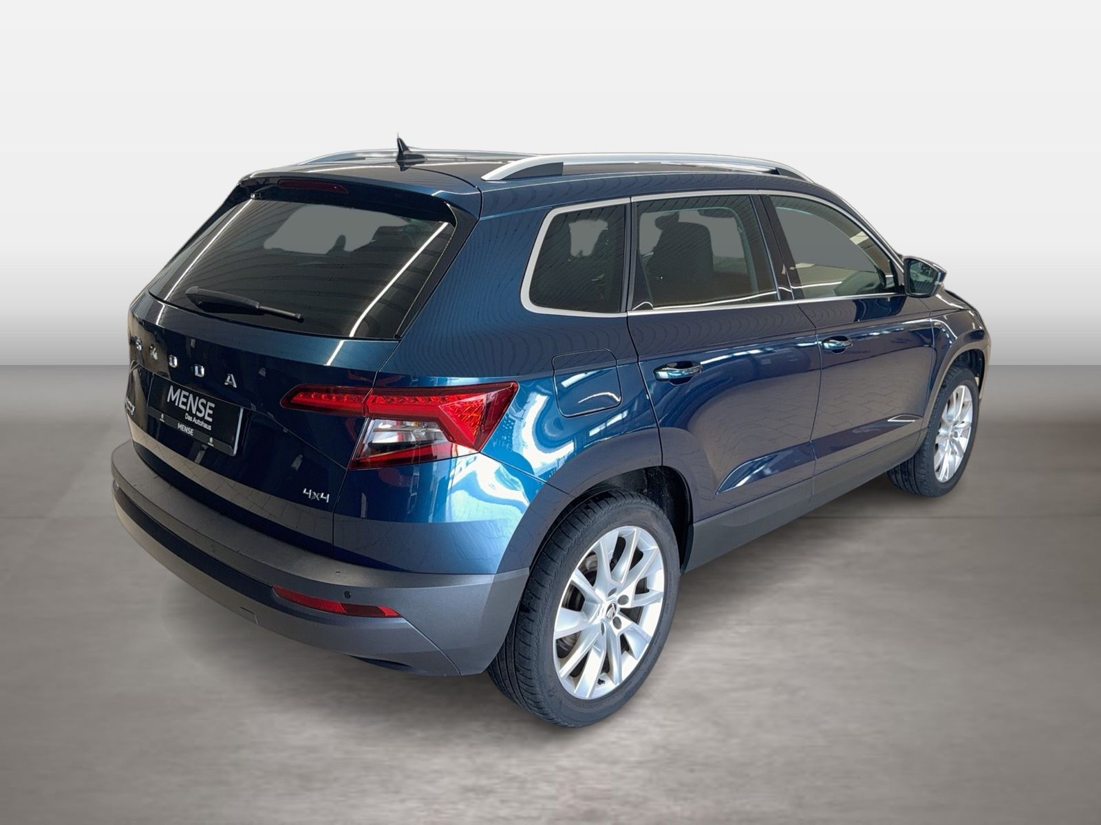Fahrzeug autohaus mense Fahrzeugabbildung SKODA Karoq Clever 2.0l TDI 110kW 7-Gang-DSG 4x4 AHK P - mit KI generiert/bearbeitet