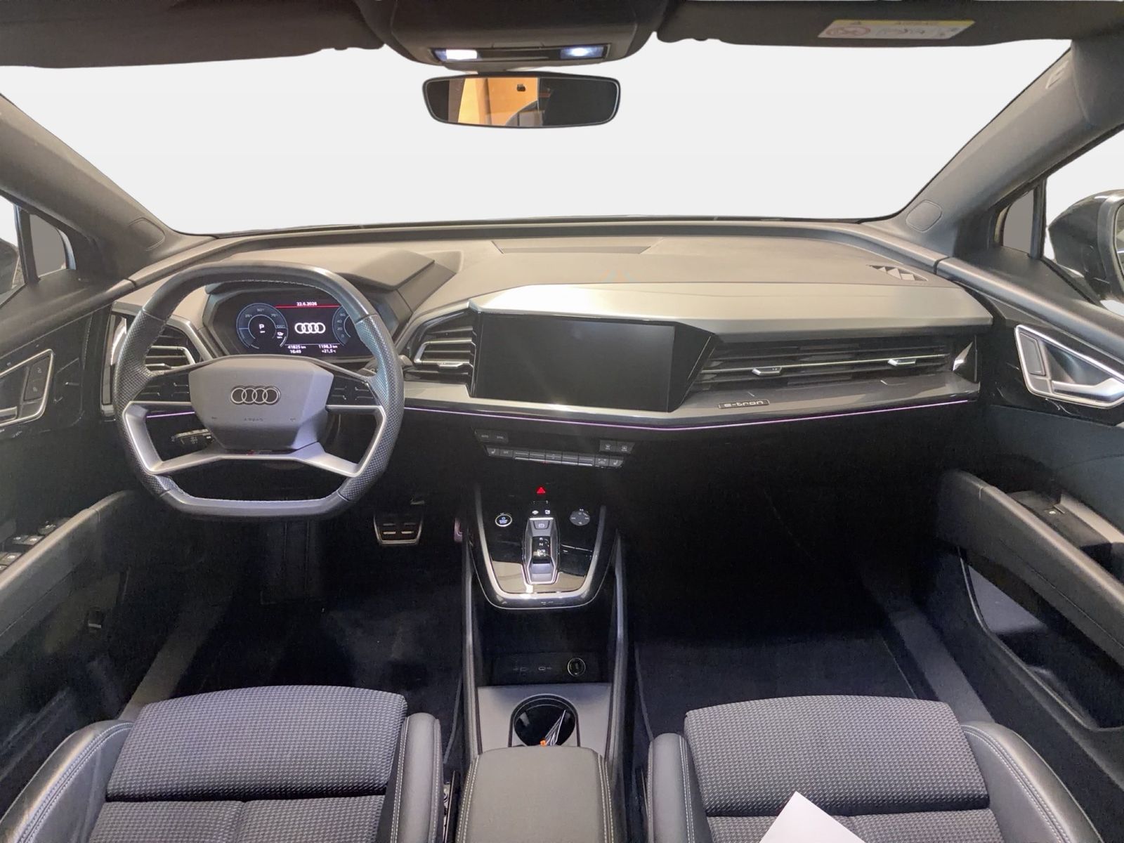 Fahrzeugabbildung Audi Q4 e-tron Sportback 40 e-tron 2023 AHK Standhzg