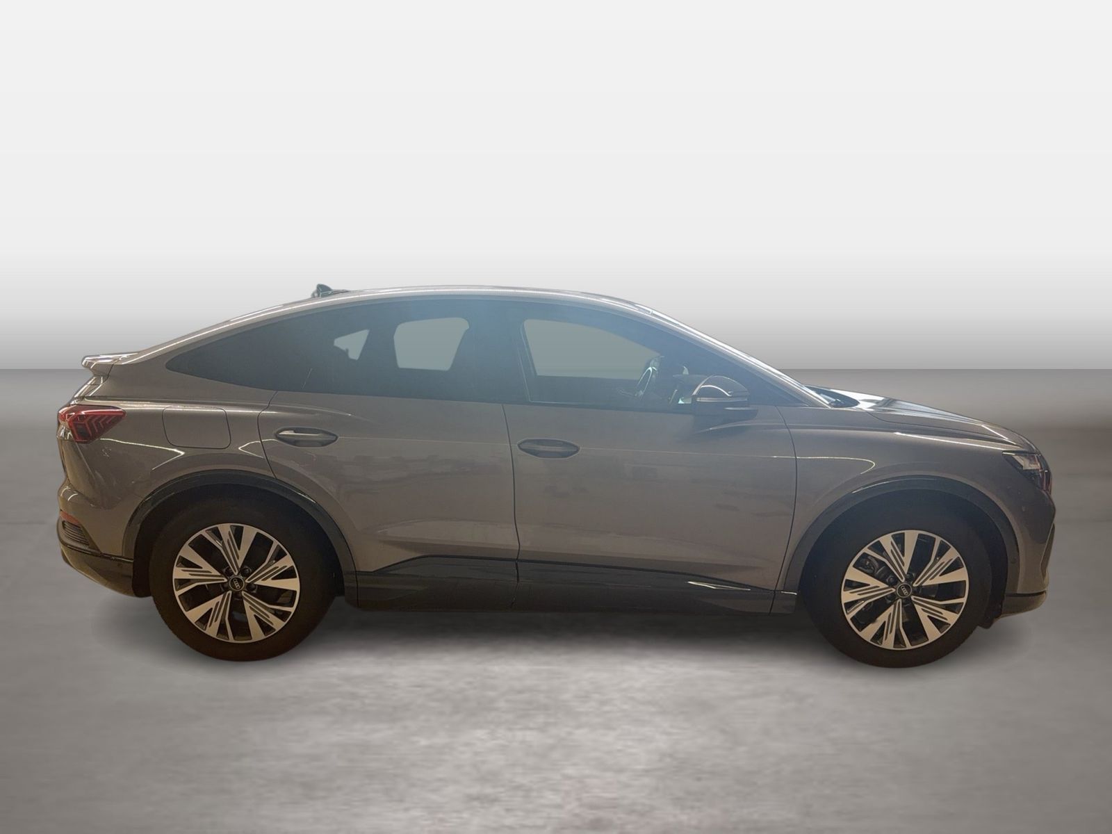 Fahrzeugabbildung Audi Q4 e-tron Sportback 40 e-tron 2023 AHK Standhzg