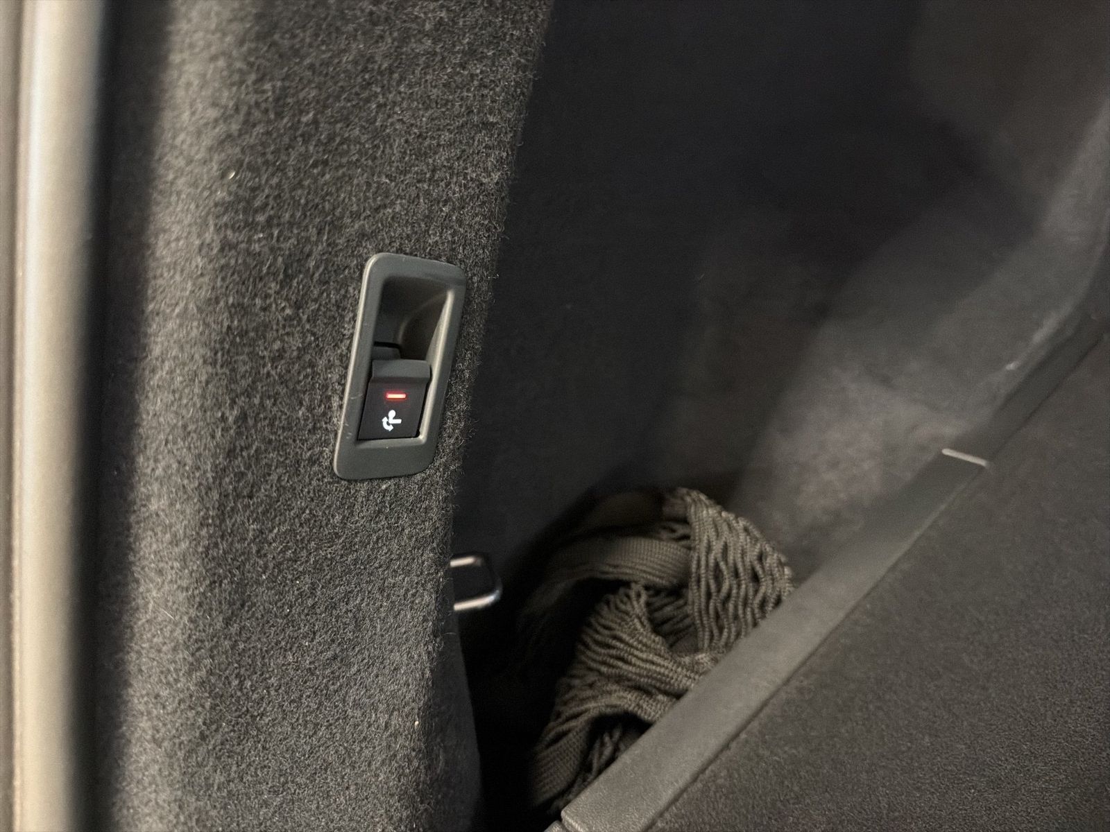 Fahrzeugabbildung Audi Q4 e-tron Sportback 40 e-tron 2023 AHK Standhzg
