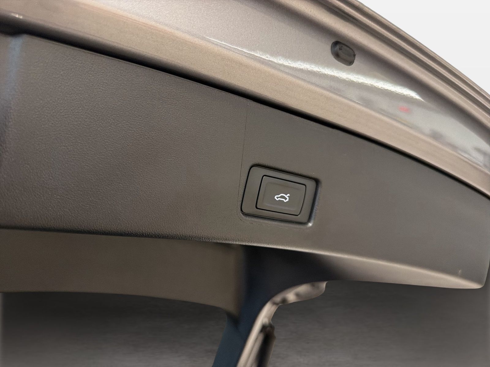 Fahrzeugabbildung Audi Q4 e-tron Sportback 40 e-tron 2023 AHK Standhzg