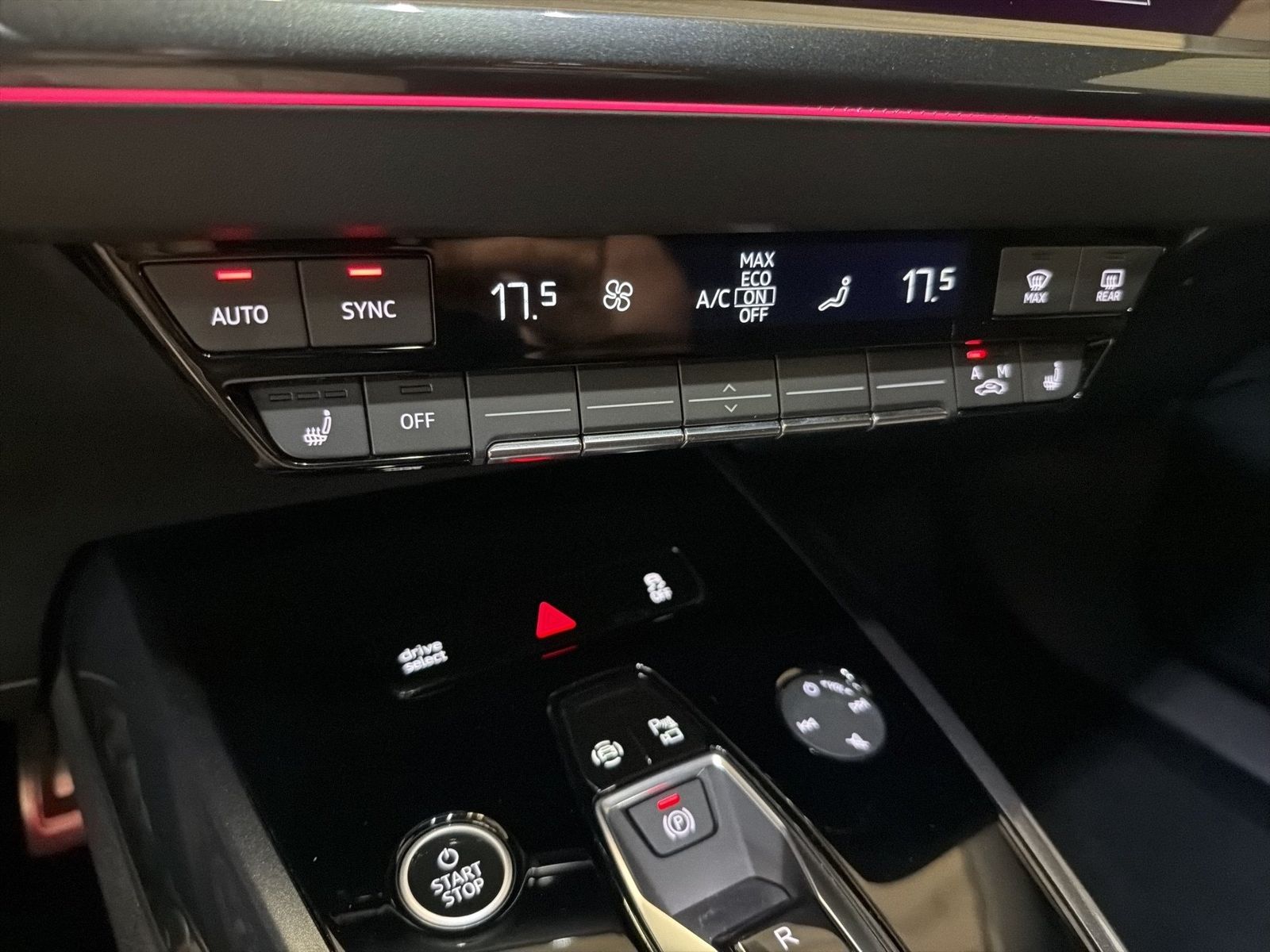 Fahrzeugabbildung Audi Q4 e-tron Sportback 40 e-tron 2023 AHK Standhzg