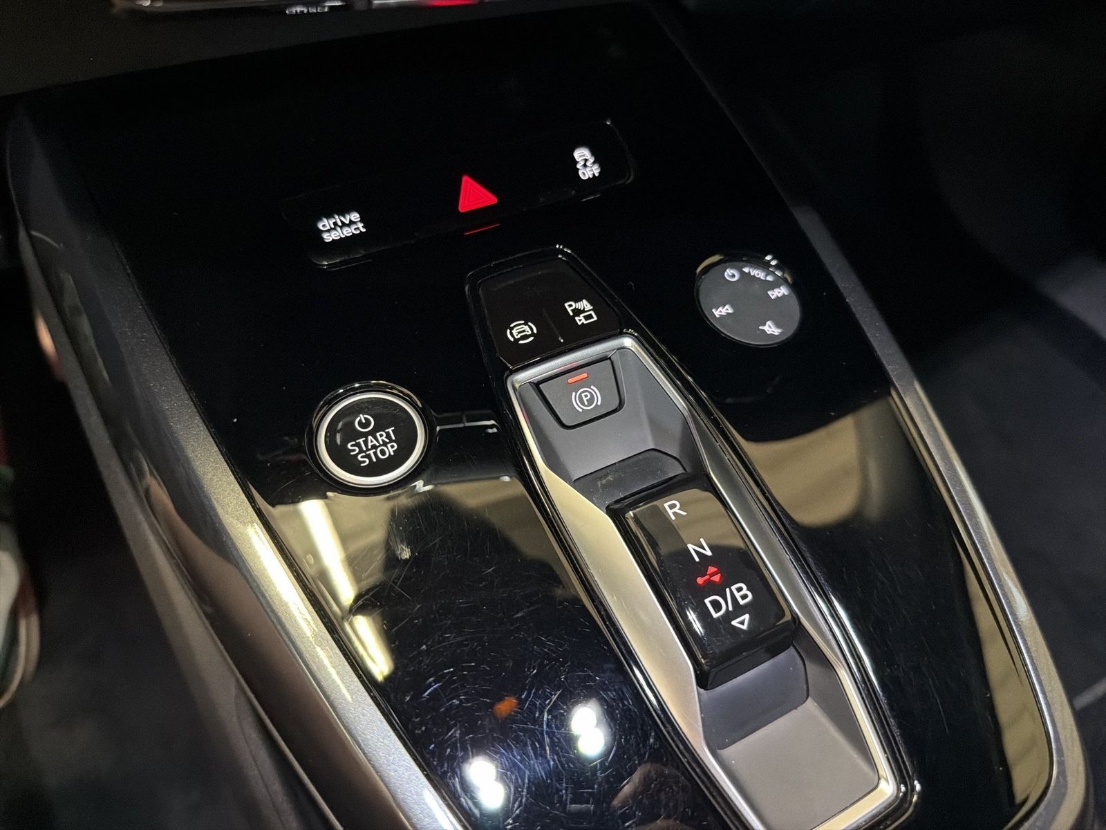 Fahrzeugabbildung Audi Q4 e-tron Sportback 40 e-tron 2023 AHK Standhzg