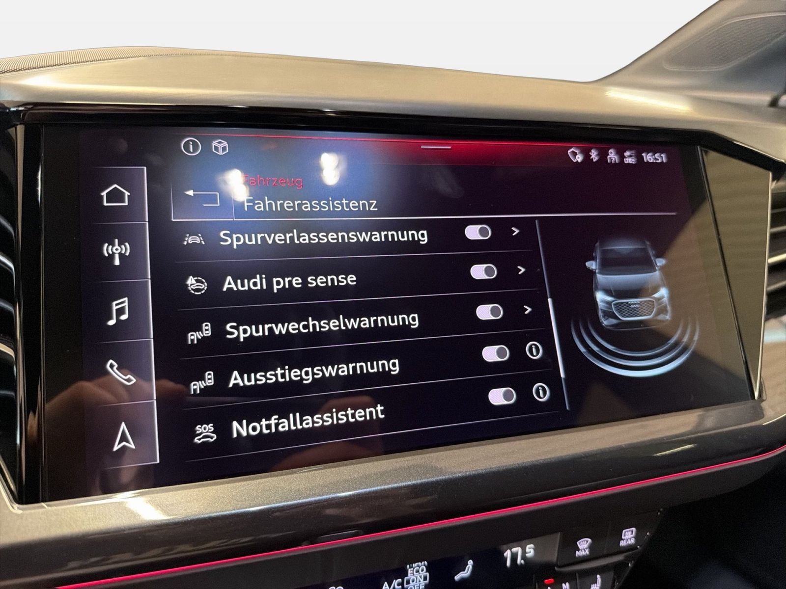 Fahrzeugabbildung Audi Q4 e-tron Sportback 40 e-tron 2023 AHK Standhzg