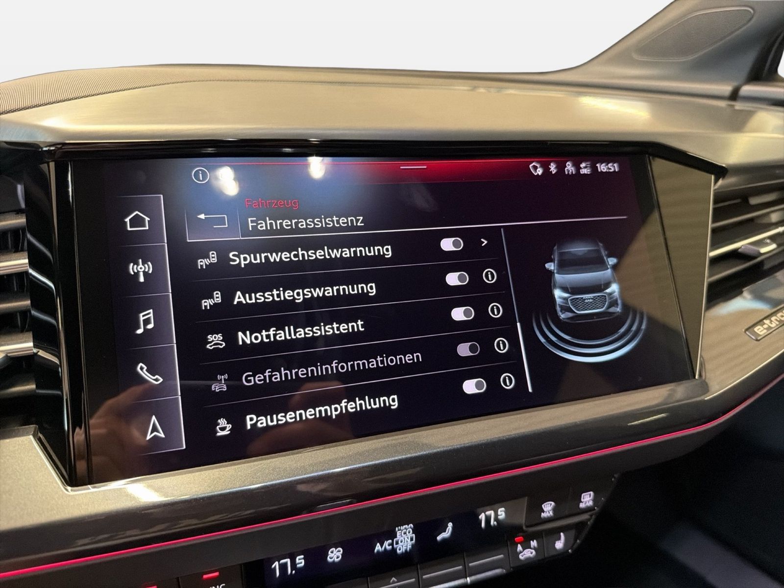 Fahrzeugabbildung Audi Q4 e-tron Sportback 40 e-tron 2023 AHK Standhzg