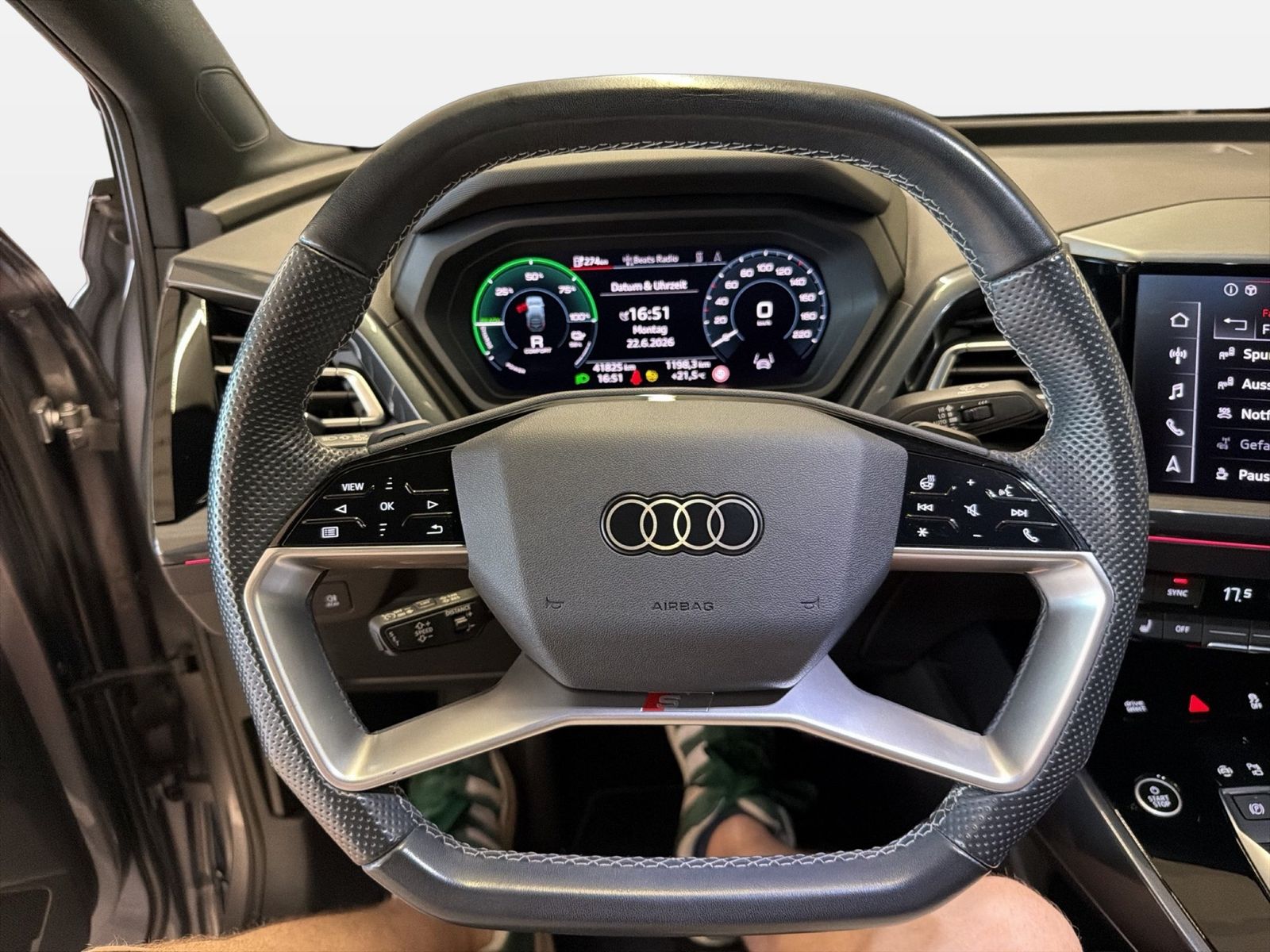 Fahrzeugabbildung Audi Q4 e-tron Sportback 40 e-tron 2023 AHK Standhzg