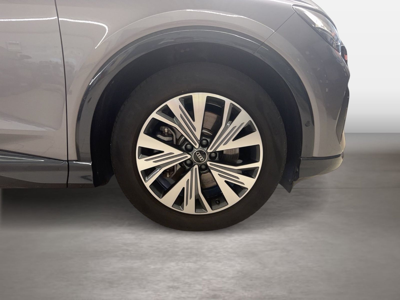 Fahrzeugabbildung Audi Q4 e-tron Sportback 40 e-tron 2023 AHK Standhzg