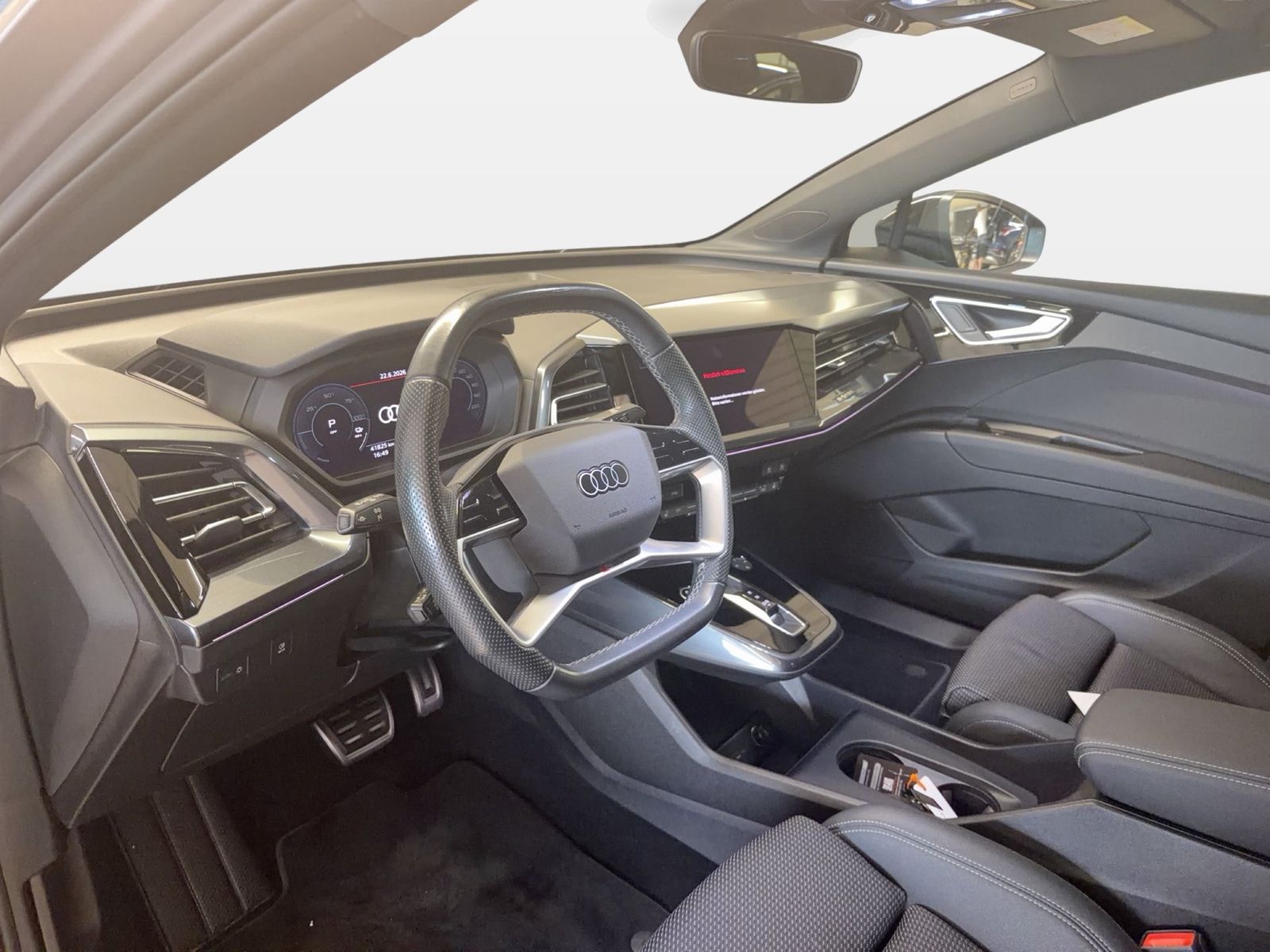 Fahrzeugabbildung Audi Q4 e-tron Sportback 40 e-tron 2023 AHK Standhzg