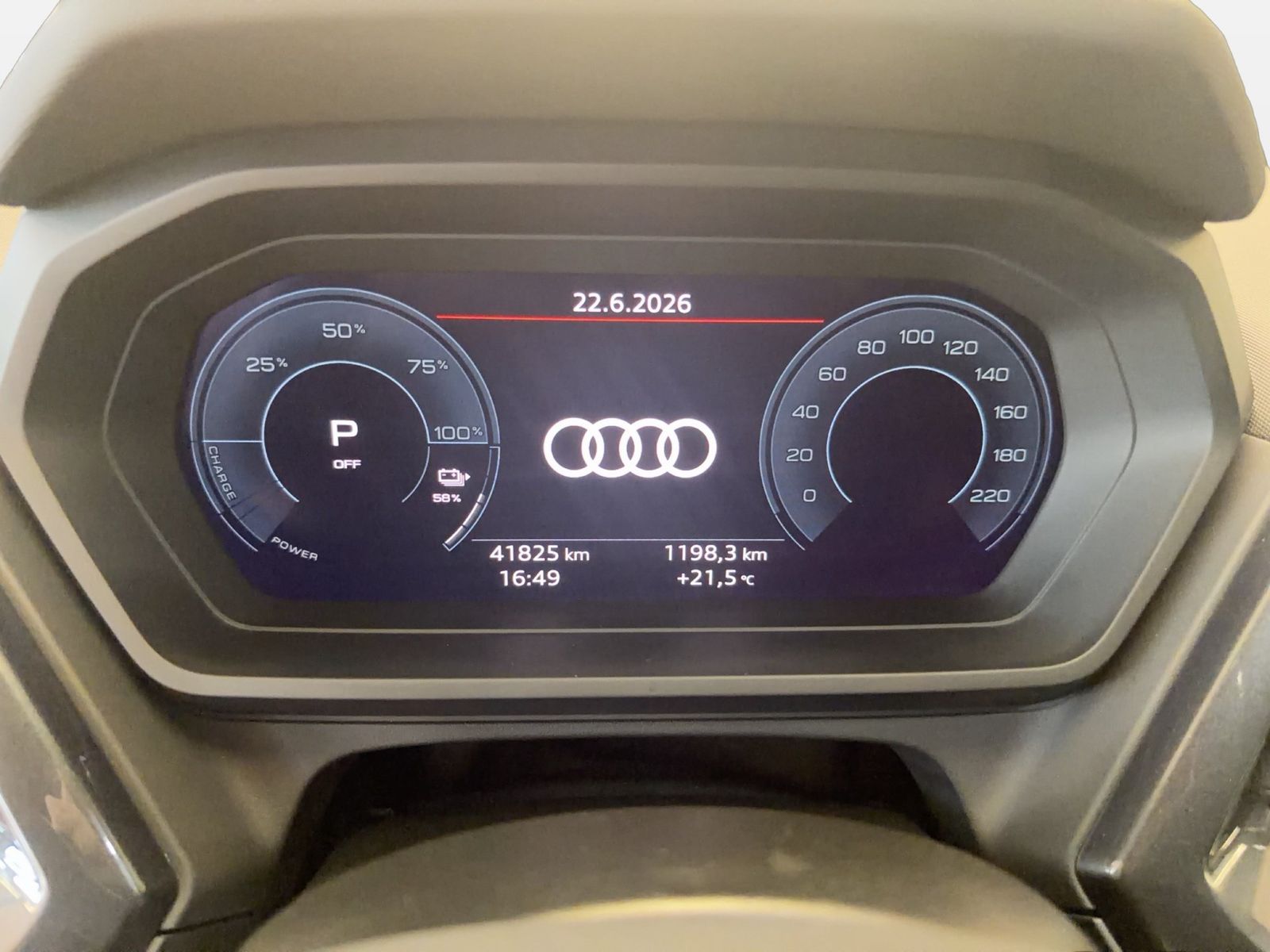Fahrzeugabbildung Audi Q4 e-tron Sportback 40 e-tron 2023 AHK Standhzg