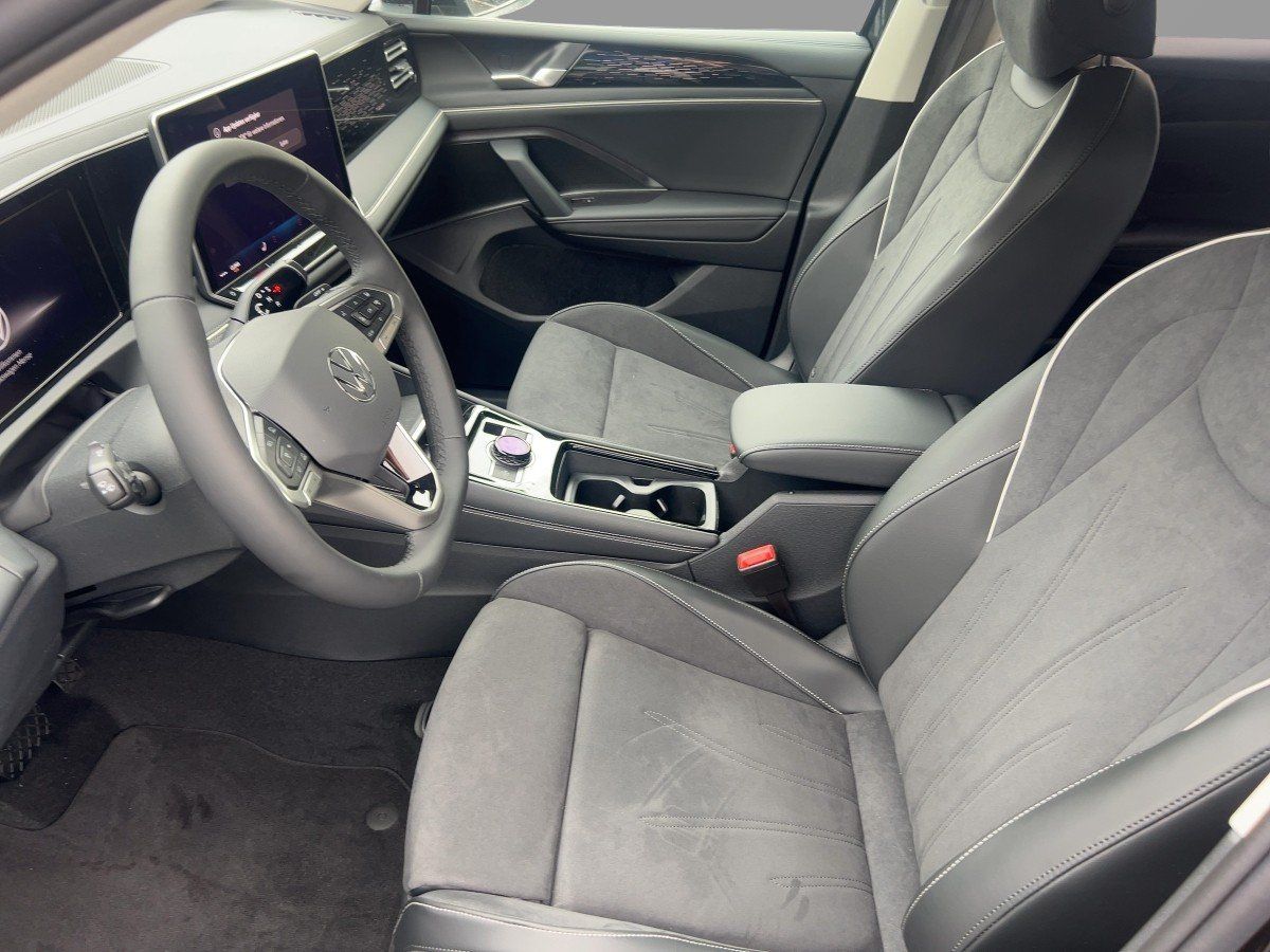 Fahrzeugabbildung Volkswagen Tiguan Elegance 2.0 l TDI DSG IQ.Light|Matrix|LM