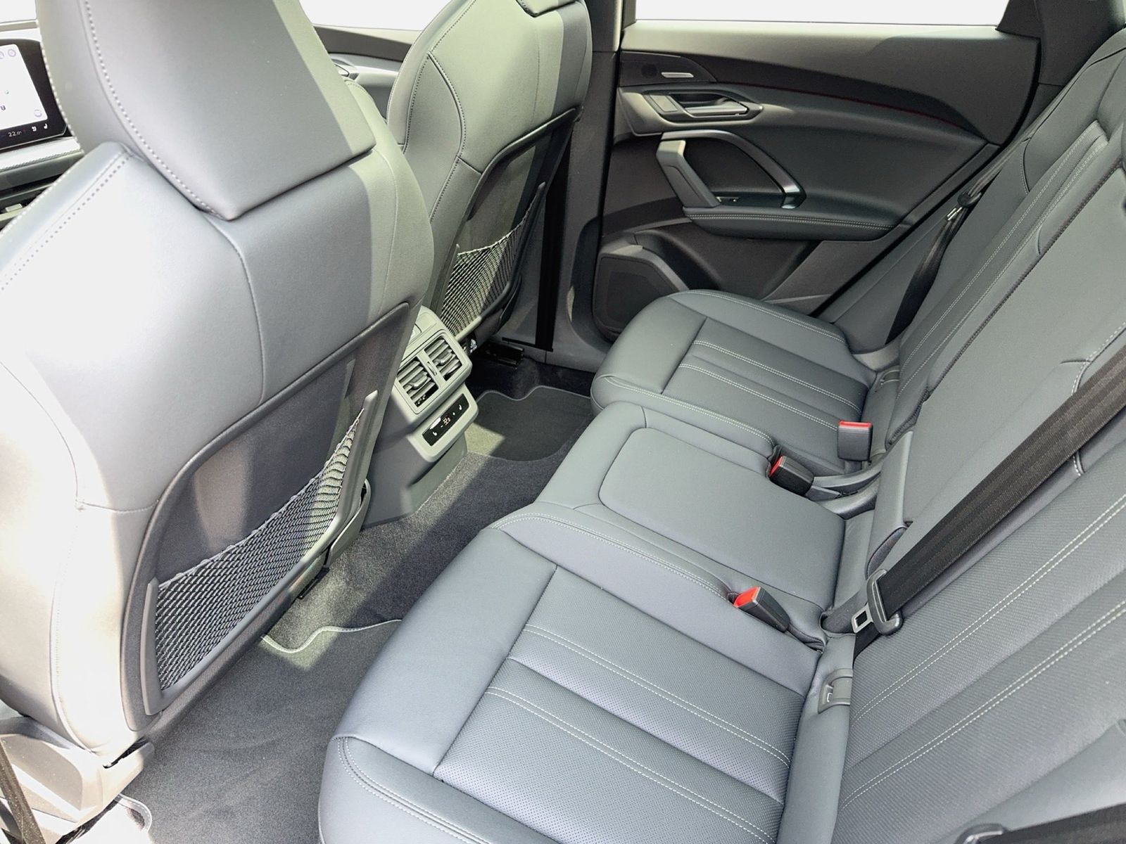 Fahrzeug autohaus mense Fahrzeugabbildung Audi Q5 SUV edition one mit Akzenten mythosschwarz e- - mit KI generiert/bearbeitet