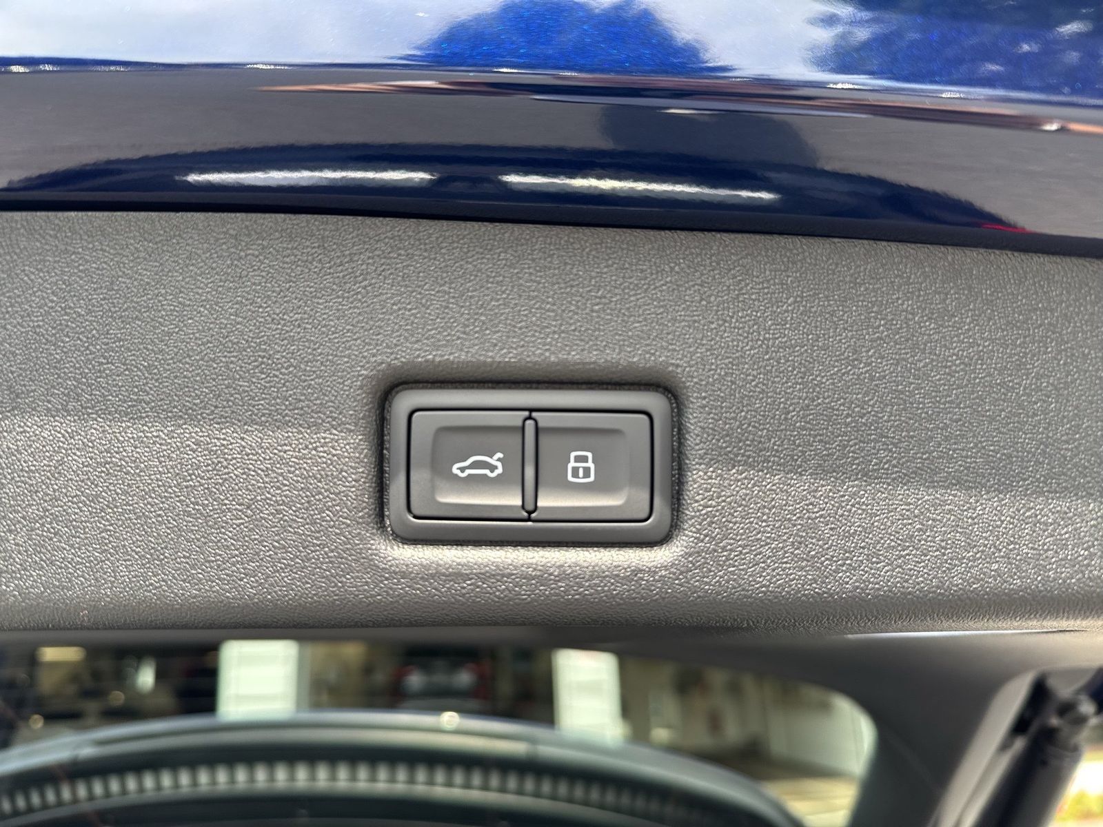 Fahrzeug autohaus mense Fahrzeugabbildung Audi Q5 SUV edition one mit Akzenten mythosschwarz e- - mit KI generiert/bearbeitet