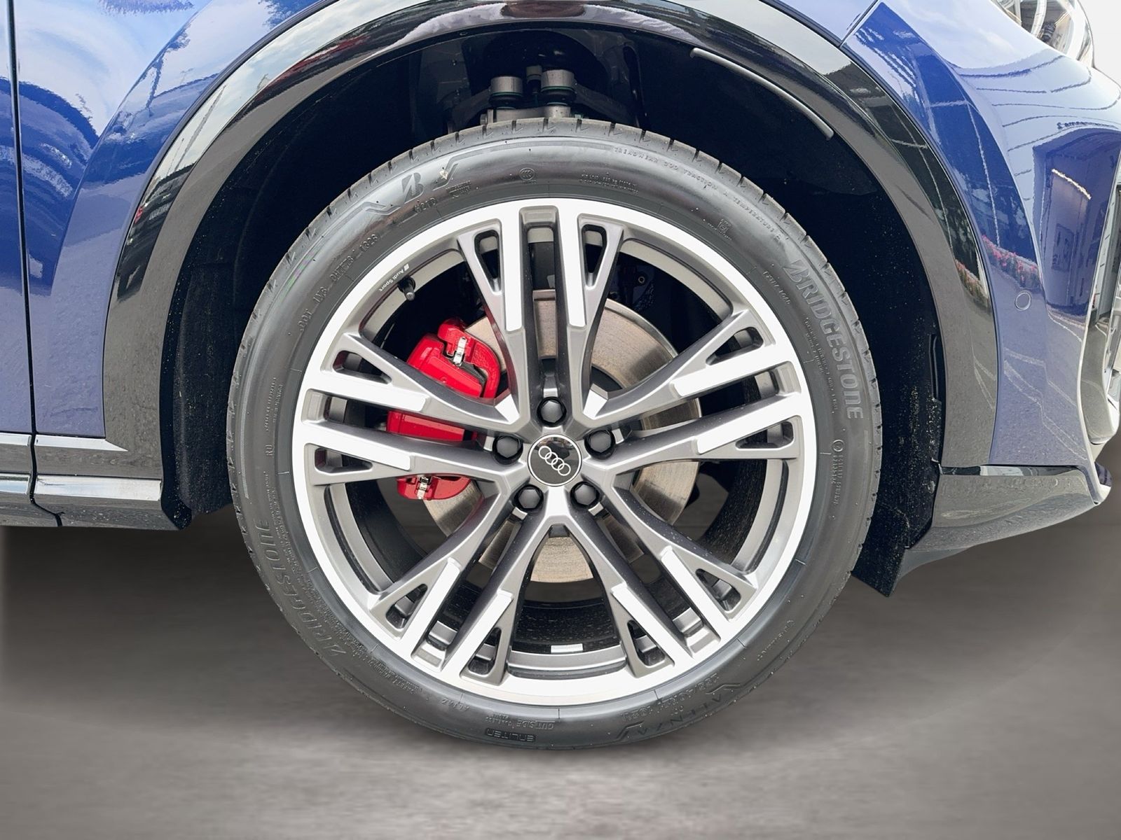 Fahrzeug autohaus mense Fahrzeugabbildung Audi Q5 SUV edition one mit Akzenten mythosschwarz e- - mit KI generiert/bearbeitet