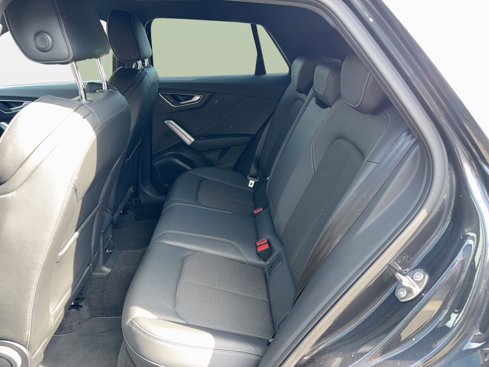 Fahrzeugabbildung Audi Q2 35 TDI quattro S tronic S linbe Matrix AHK LE - mit KI generiert/bearbeitet