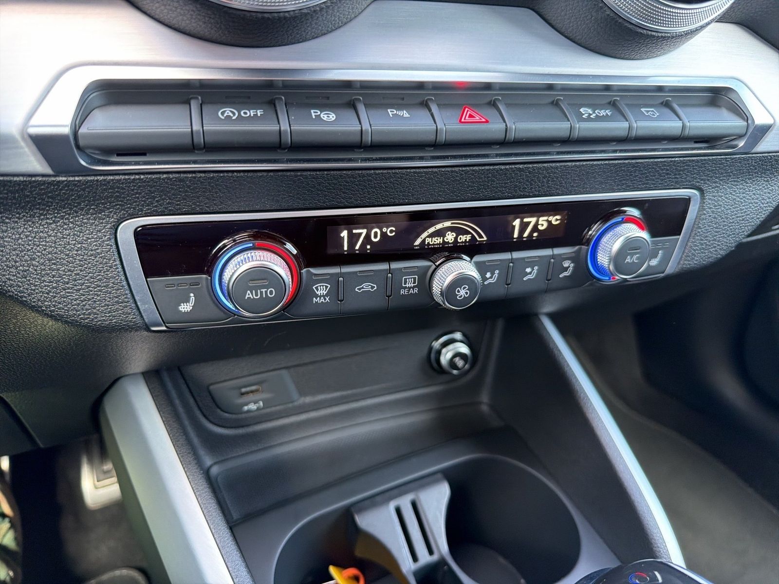 Fahrzeugabbildung Audi Q2 35 TDI quattro S tronic S linbe Matrix AHK LE - mit KI generiert/bearbeitet
