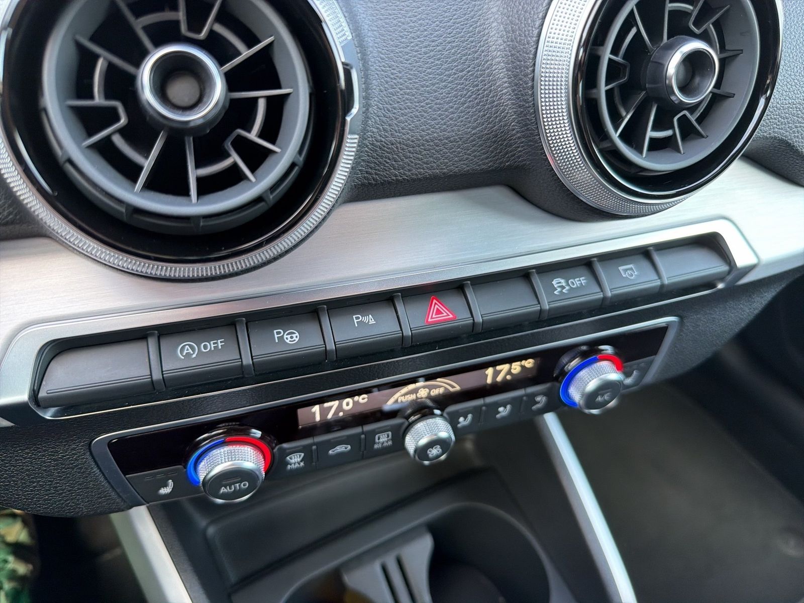 Fahrzeugabbildung Audi Q2 35 TDI quattro S tronic S linbe Matrix AHK LE - mit KI generiert/bearbeitet