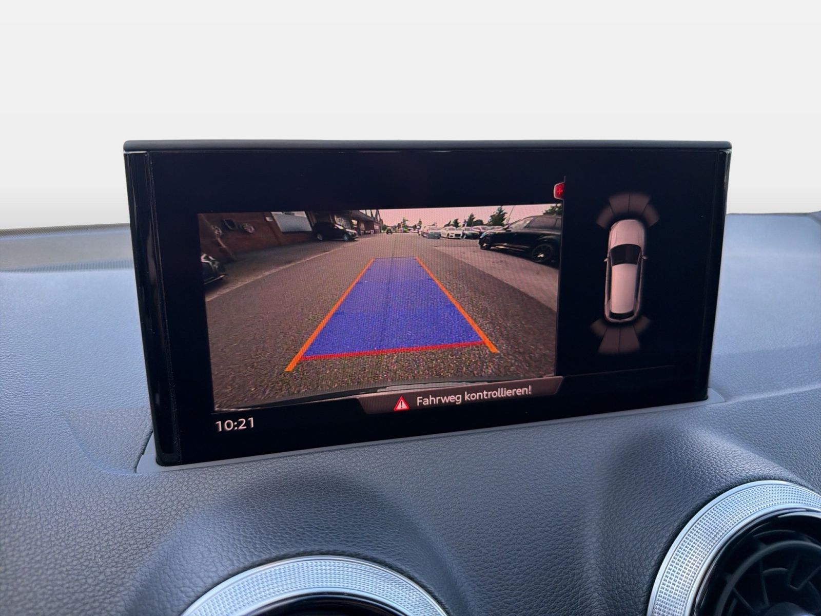 Fahrzeugabbildung Audi Q2 35 TDI quattro S tronic S linbe Matrix AHK LE - mit KI generiert/bearbeitet
