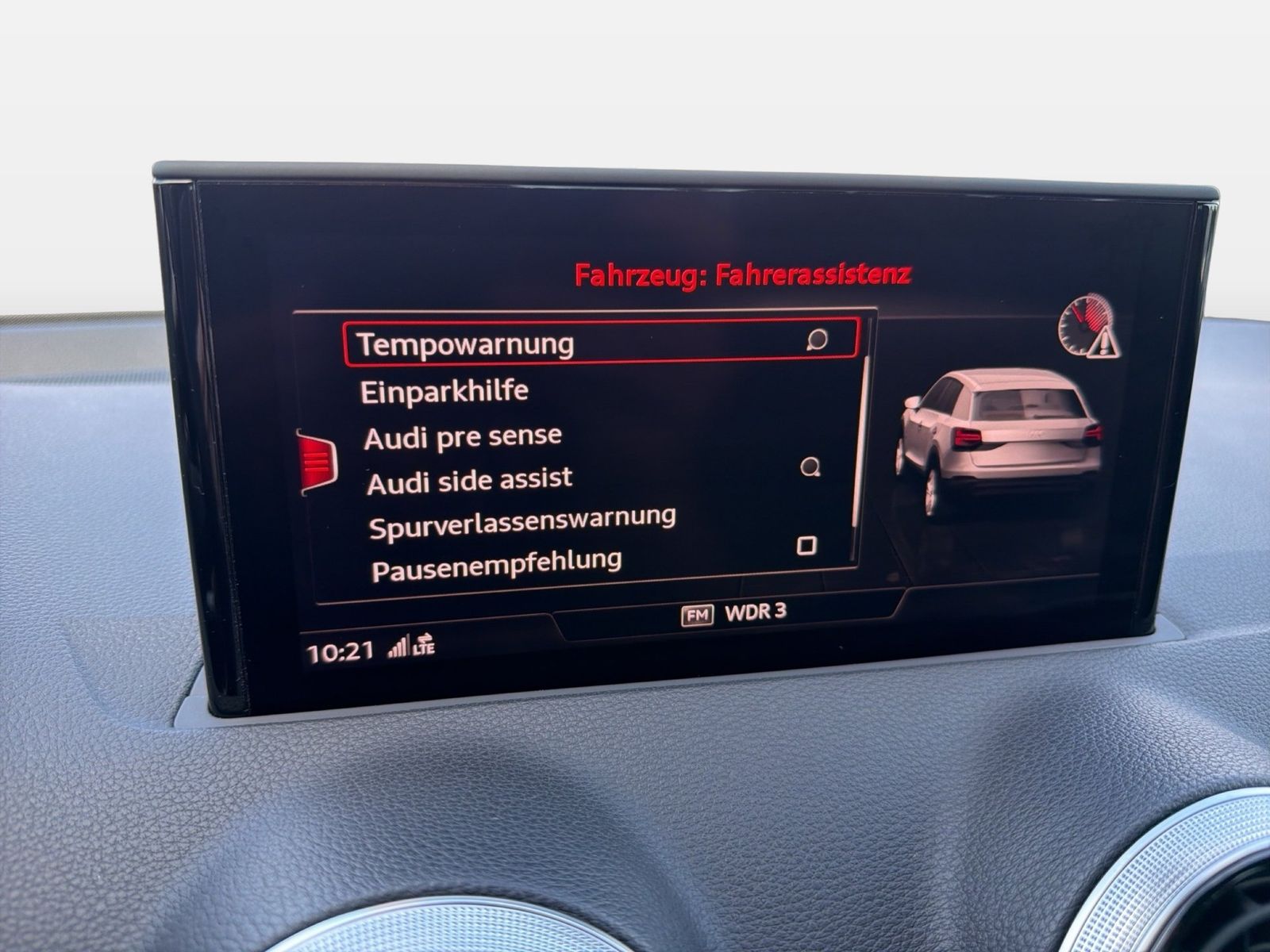 Fahrzeugabbildung Audi Q2 35 TDI quattro S tronic S linbe Matrix AHK LE - mit KI generiert/bearbeitet