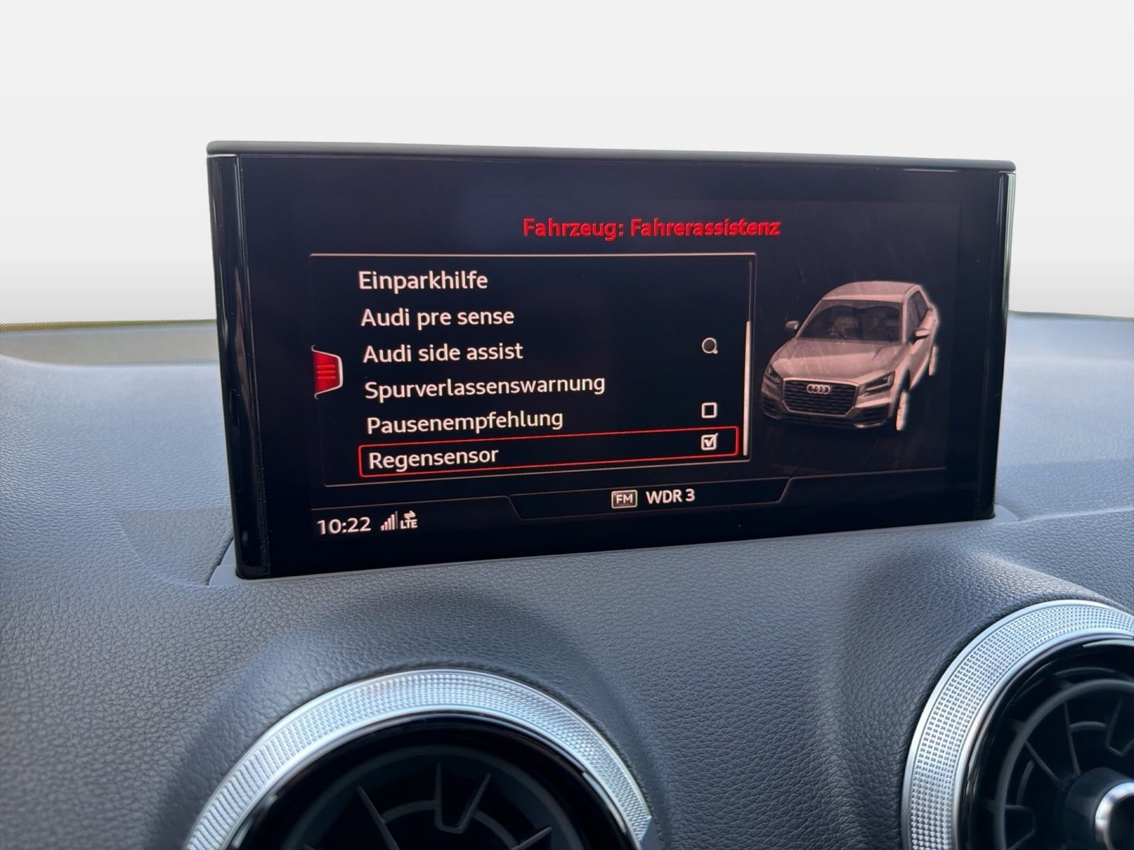 Fahrzeugabbildung Audi Q2 35 TDI quattro S tronic S linbe Matrix AHK LE - mit KI generiert/bearbeitet