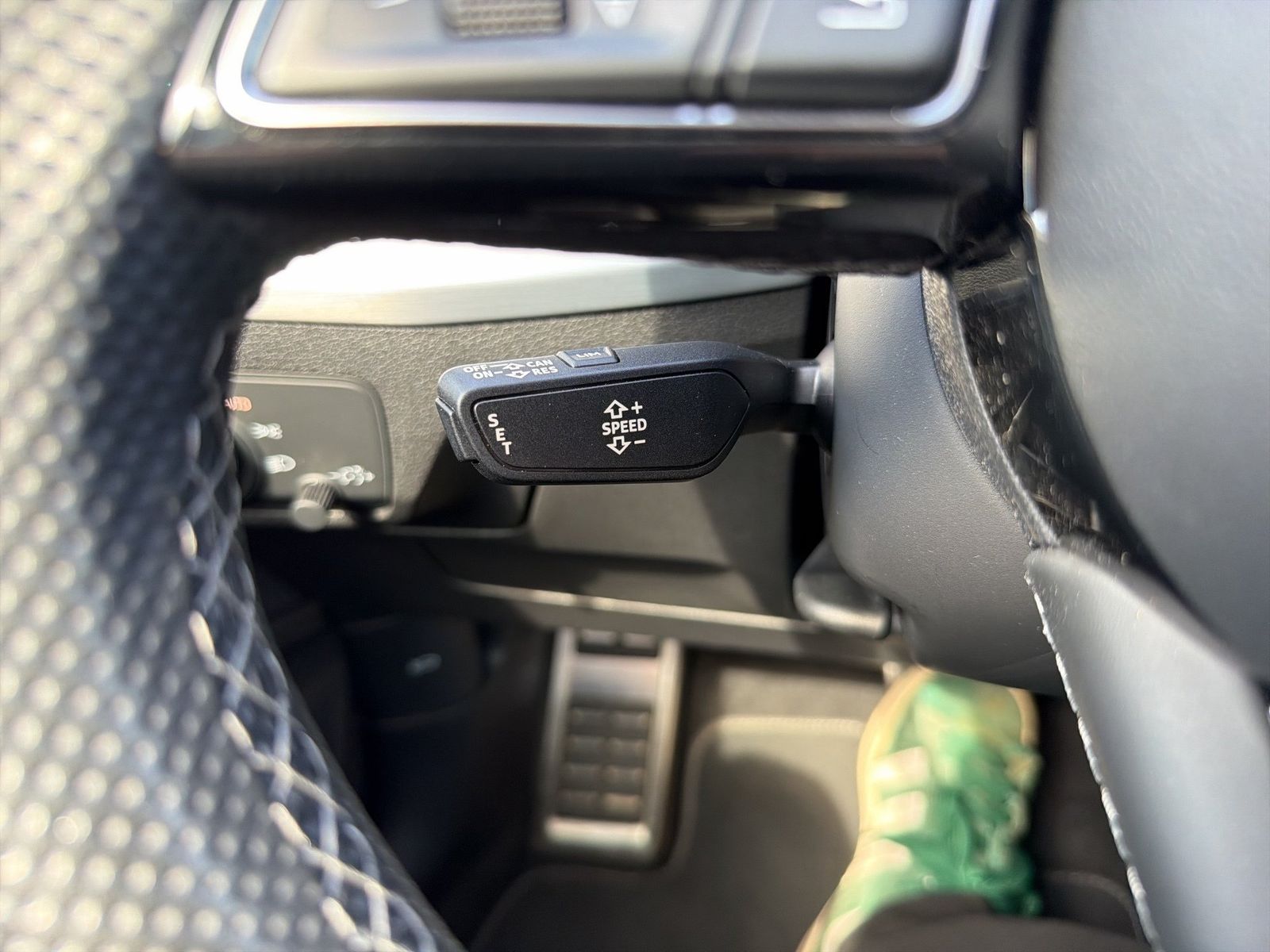 Fahrzeugabbildung Audi Q2 35 TDI quattro S tronic S linbe Matrix AHK LE - mit KI generiert/bearbeitet