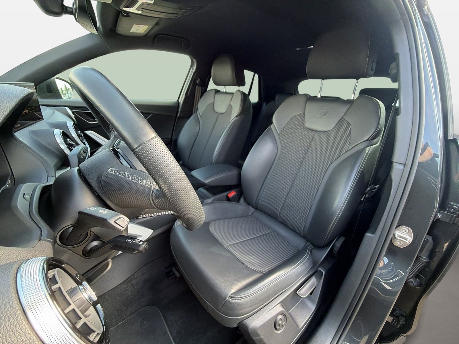 Fahrzeugabbildung Audi Q2 35 TDI quattro S tronic S linbe Matrix AHK LE - mit KI generiert/bearbeitet