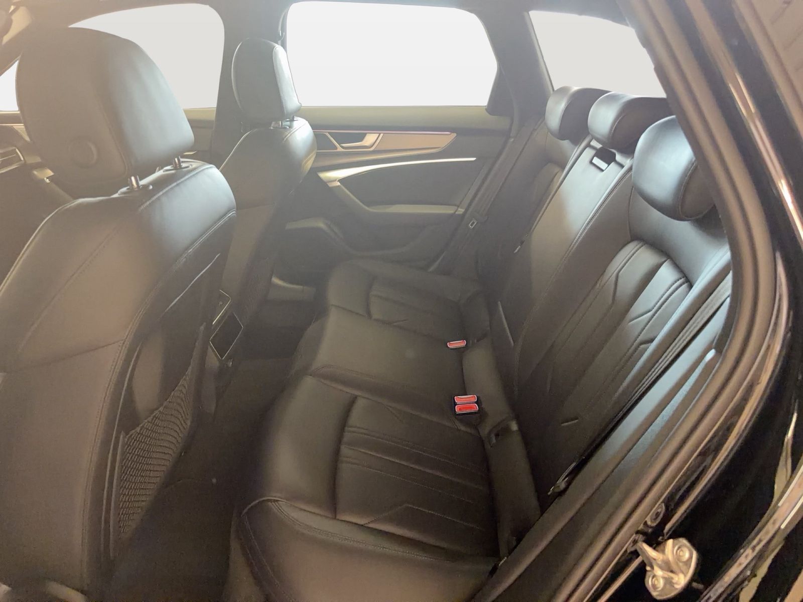 Fahrzeugabbildung Audi A6 Avant 40 TDI S tronic Navi Pano HUD AHK AHK