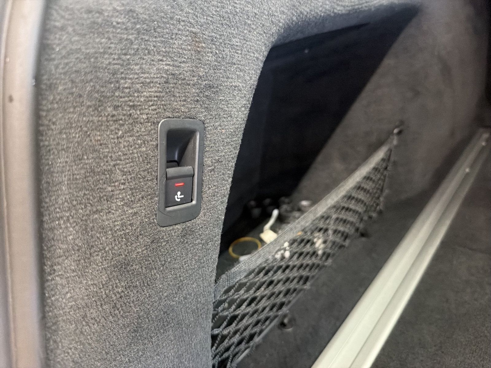 Fahrzeugabbildung Audi A6 Avant 40 TDI S tronic Navi Pano HUD AHK AHK