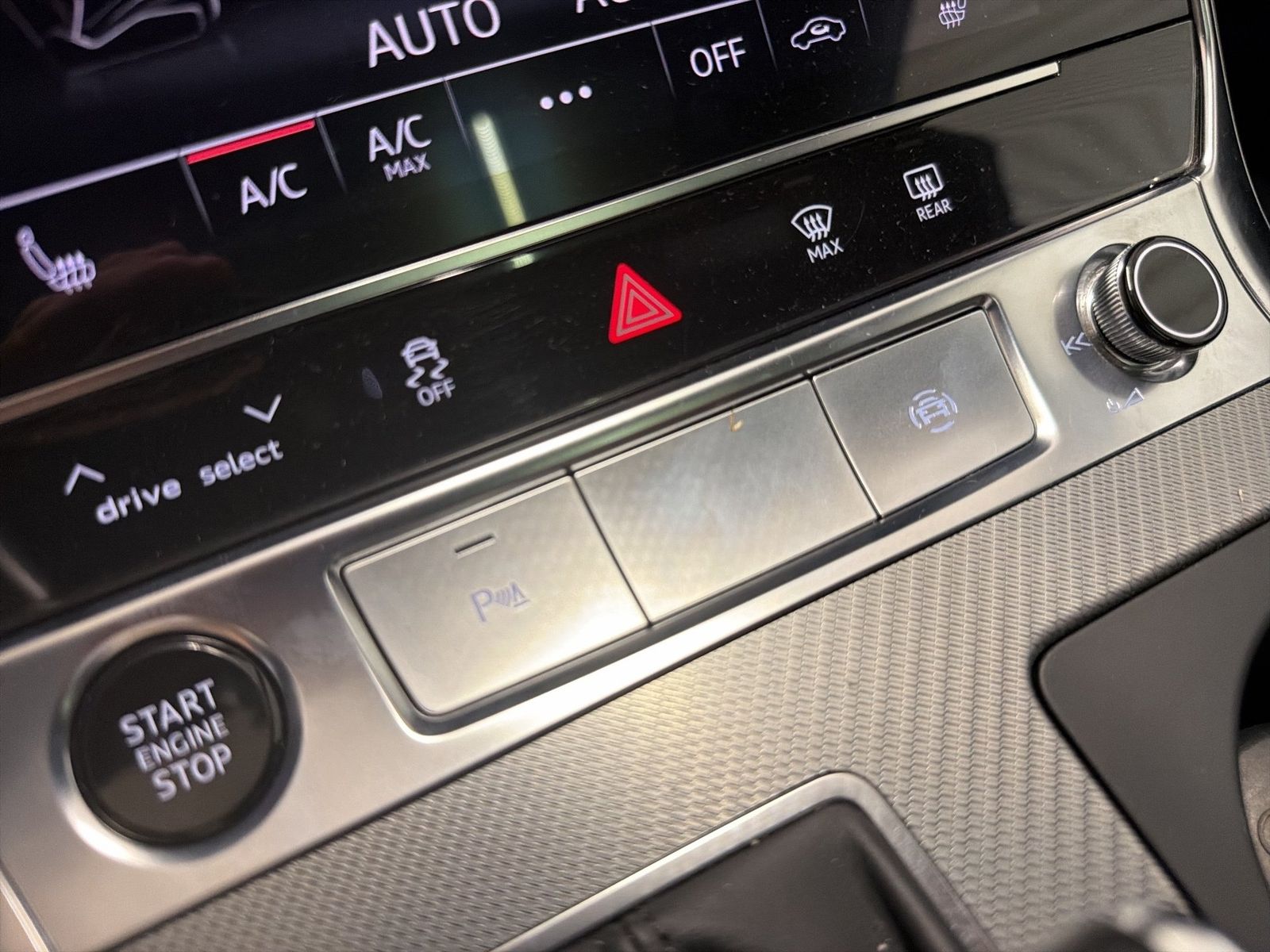Fahrzeugabbildung Audi A6 Avant 40 TDI S tronic Navi Pano HUD AHK AHK