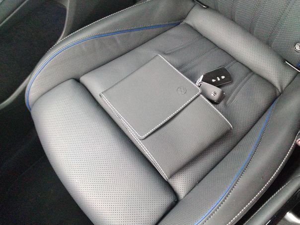 Fahrzeugabbildung Volkswagen Tiguan 2.0 TDI DSG R-line IQ.Light Matrix h/k LM