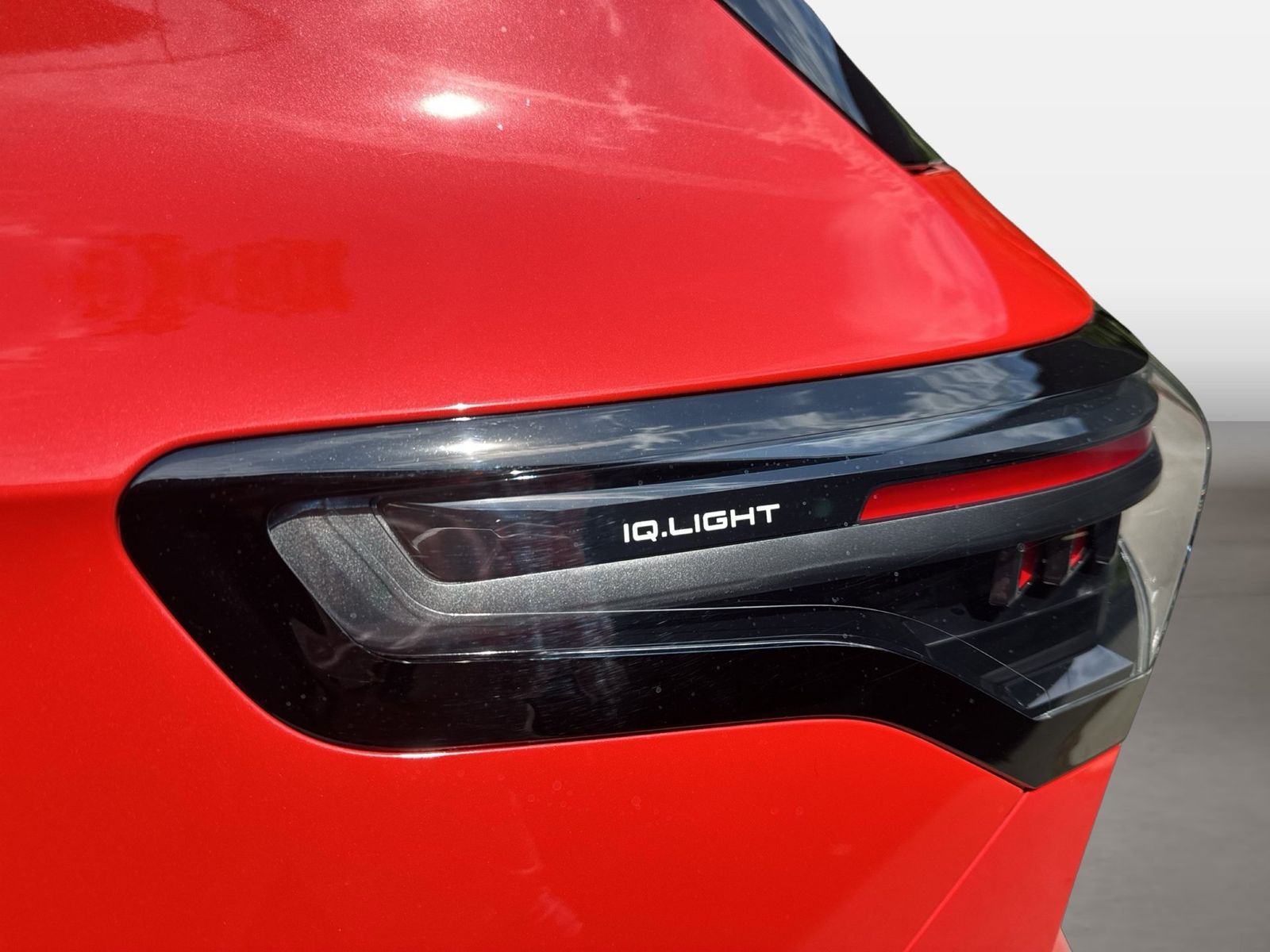 Fahrzeugabbildung Volkswagen Tiguan 1.5 eTSI DSG Elegance CarPlay AHK ACC LED