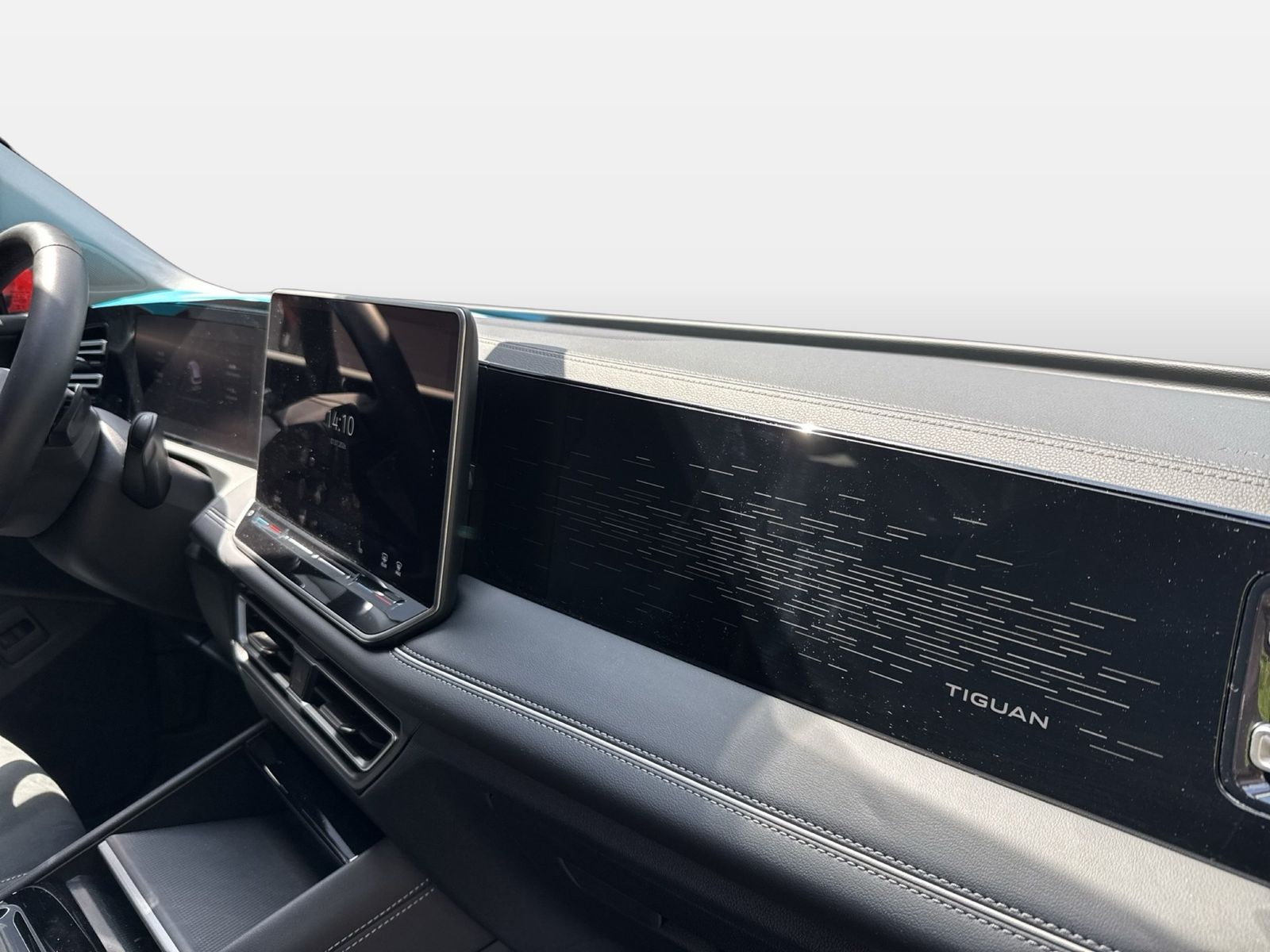 Fahrzeugabbildung Volkswagen Tiguan 1.5 eTSI DSG Elegance CarPlay AHK ACC LED
