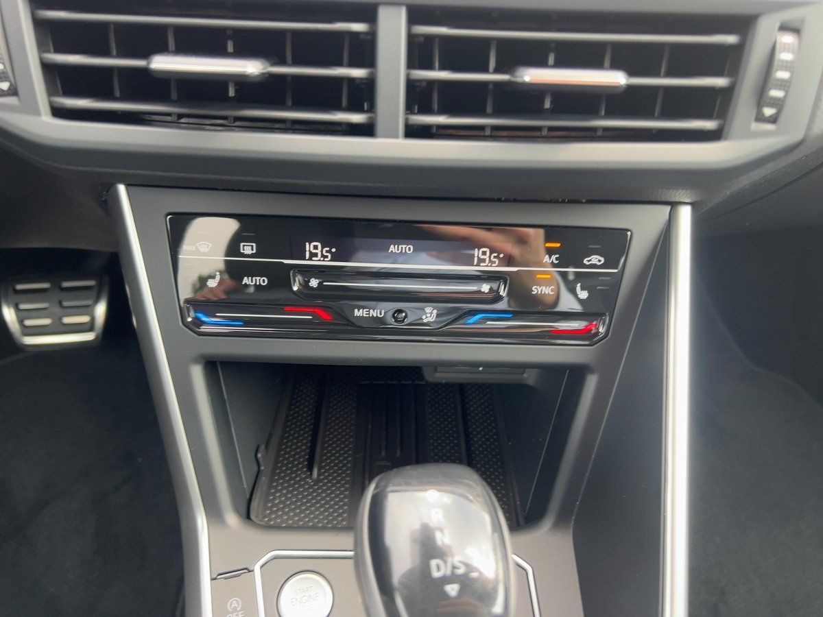 Fahrzeugabbildung Volkswagen Polo EDITION 50 1.0 l TSI OPF DSG IQ.Light Pano