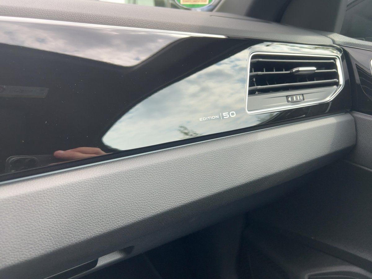 Fahrzeugabbildung Volkswagen Polo EDITION 50 1.0 l TSI OPF DSG IQ.Light Pano