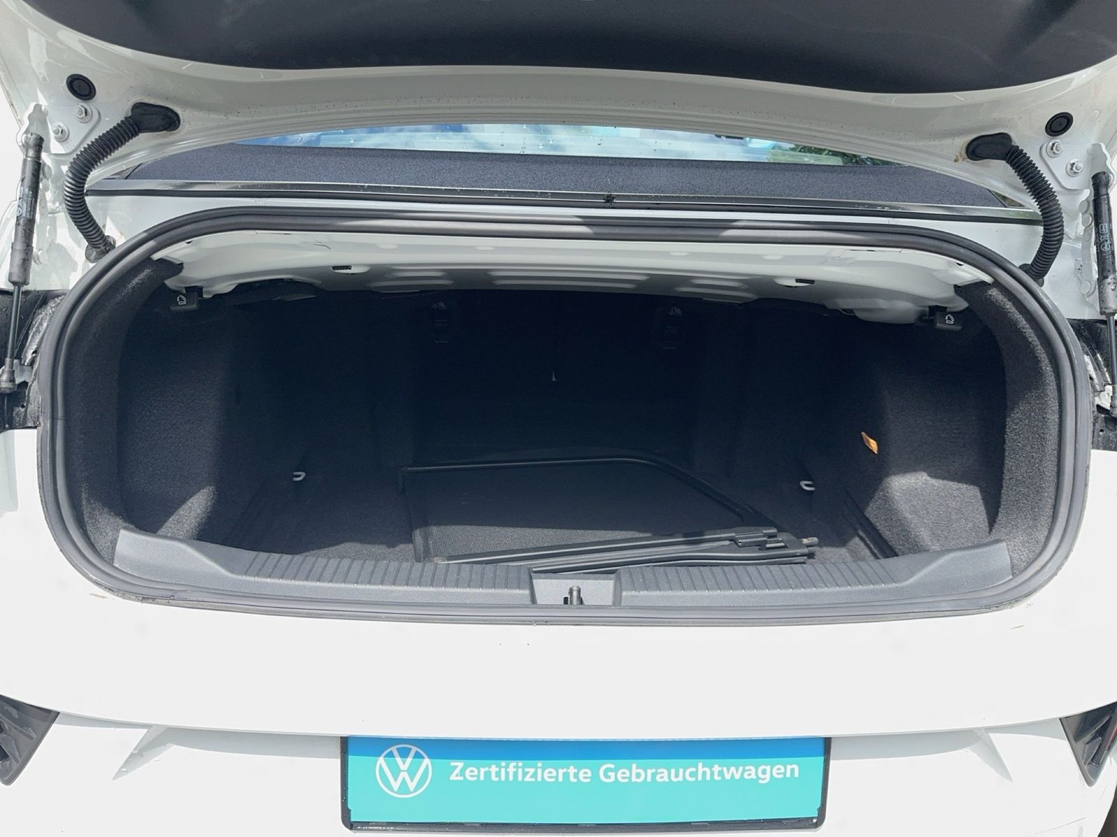 Fahrzeug autohaus mense Fahrzeugabbildung Volkswagen T-Roc Cabriolet 1.5 TSI DSG R-Line CarPlay AHK