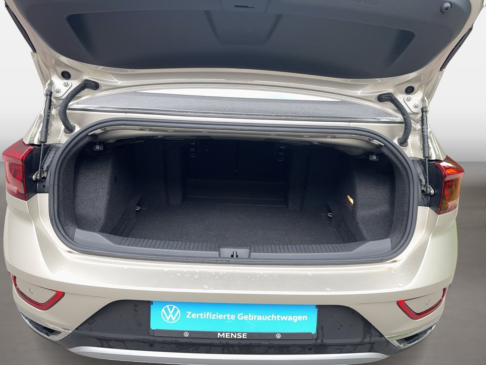 Fahrzeugabbildung Volkswagen T-Roc Cabriolet 1.5 TSI DSG Style CarPlay AHK LM