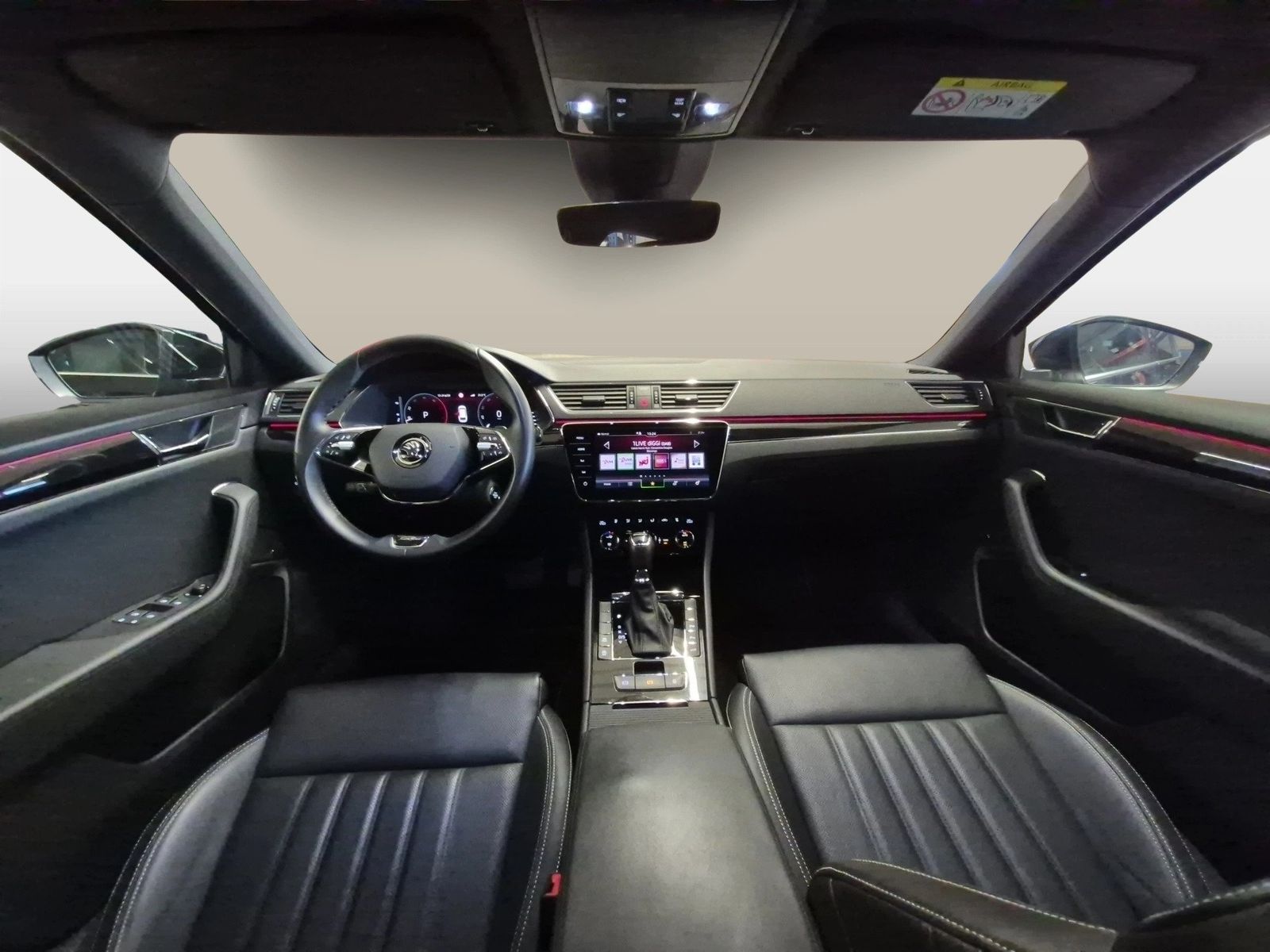 Fahrzeug autohaus mense Fahrzeugabbildung SKODA Superb Combi L&K 2.0l TDI 110kW 7-Gang-DSG AHK 4 - mit KI generiert/bearbeitet