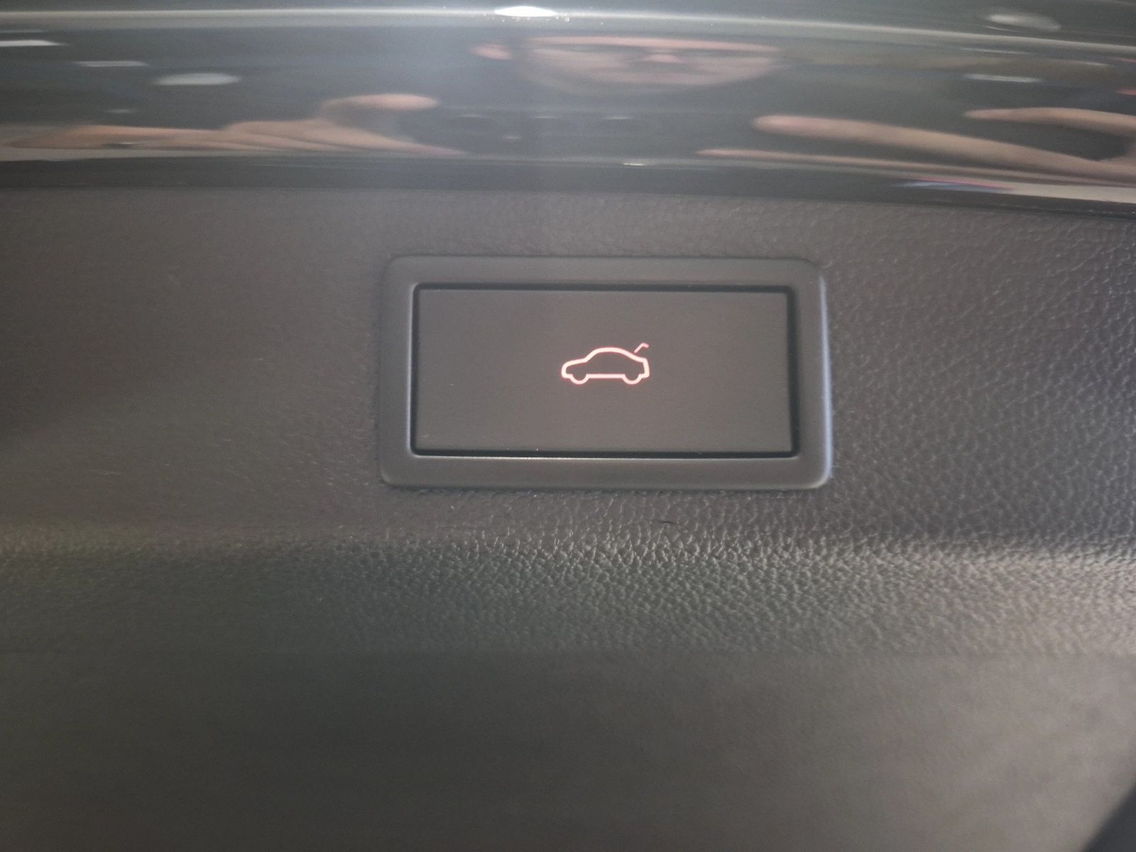 Fahrzeug autohaus mense Fahrzeugabbildung SKODA Superb Combi L&K 2.0l TDI 110kW 7-Gang-DSG AHK 4 - mit KI generiert/bearbeitet