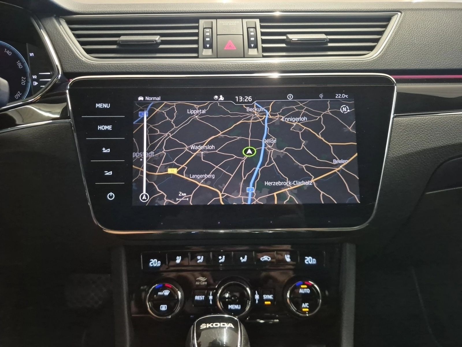 Fahrzeug autohaus mense Fahrzeugabbildung SKODA Superb Combi L&K 2.0l TDI 110kW 7-Gang-DSG AHK 4 - mit KI generiert/bearbeitet